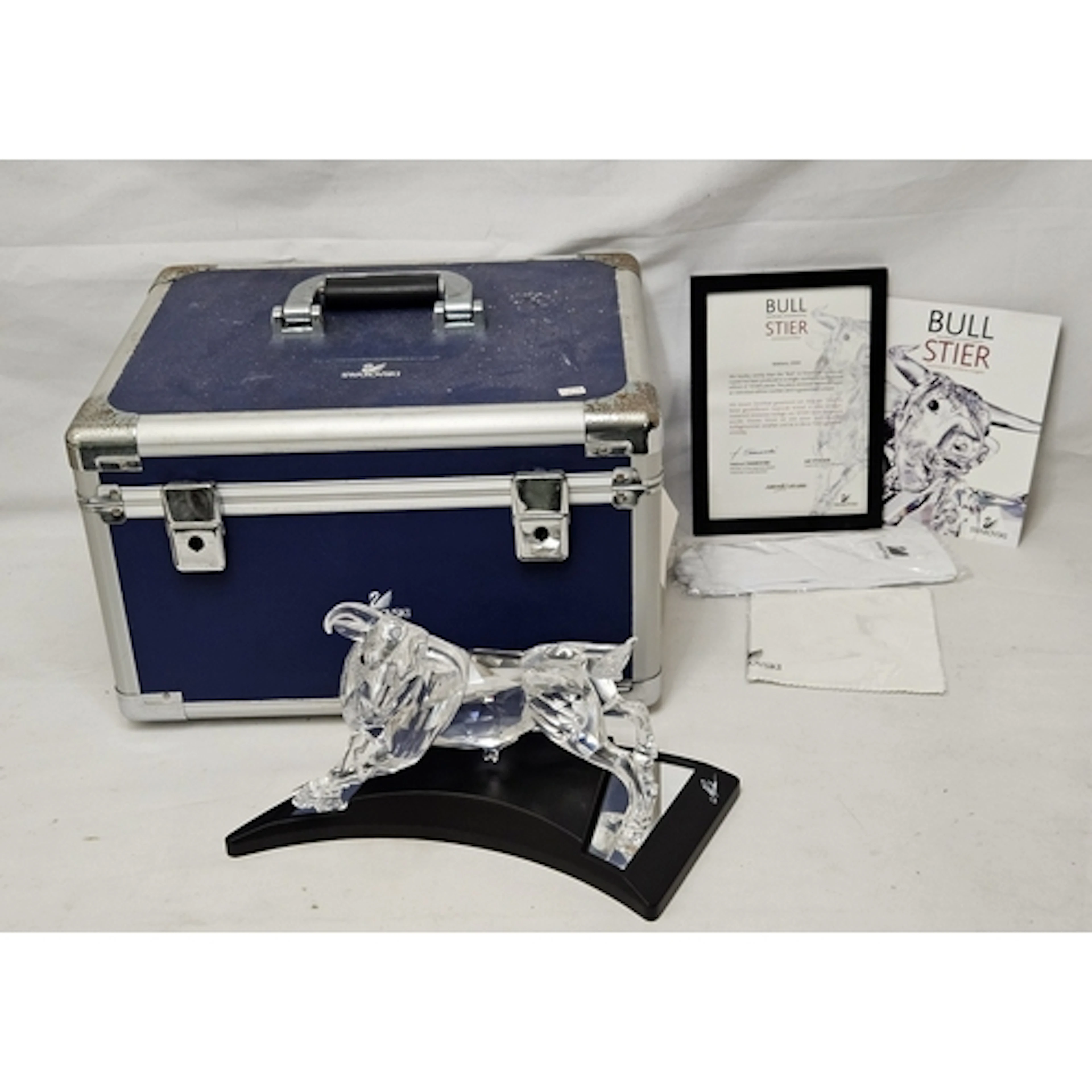 2004 Swarovski The Bull Figurine 8049/10,000 in blue vinyl c...