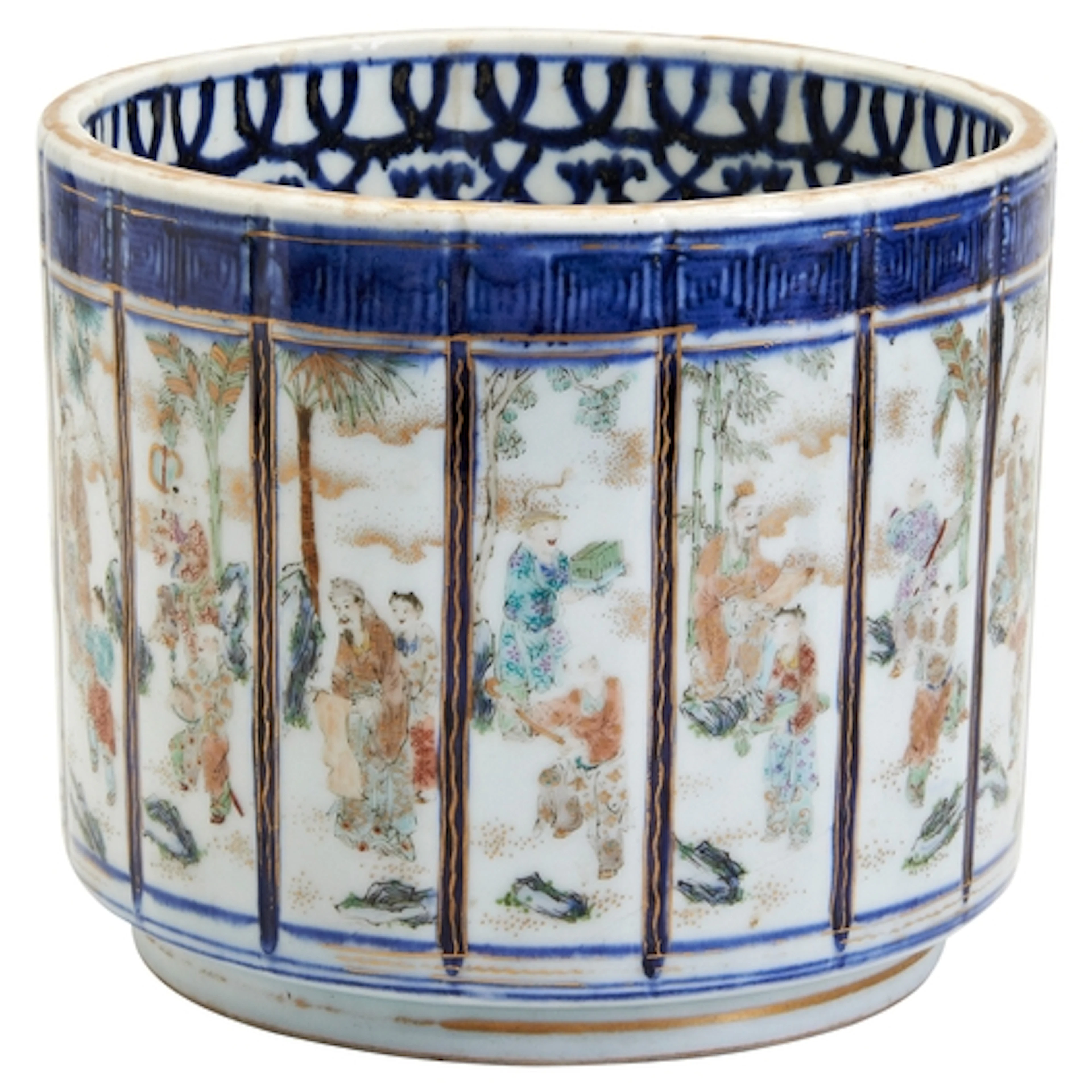 AN UNDERGLAZE-BLUE AND FAMILLE-ROSE 'JAPANESE-MARKET' BRUSHP...