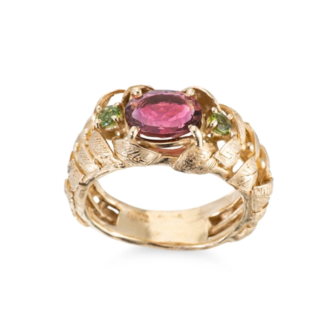 A PINK TOURMALINE SET RING, mounted in 14ct yellow gold. Est...