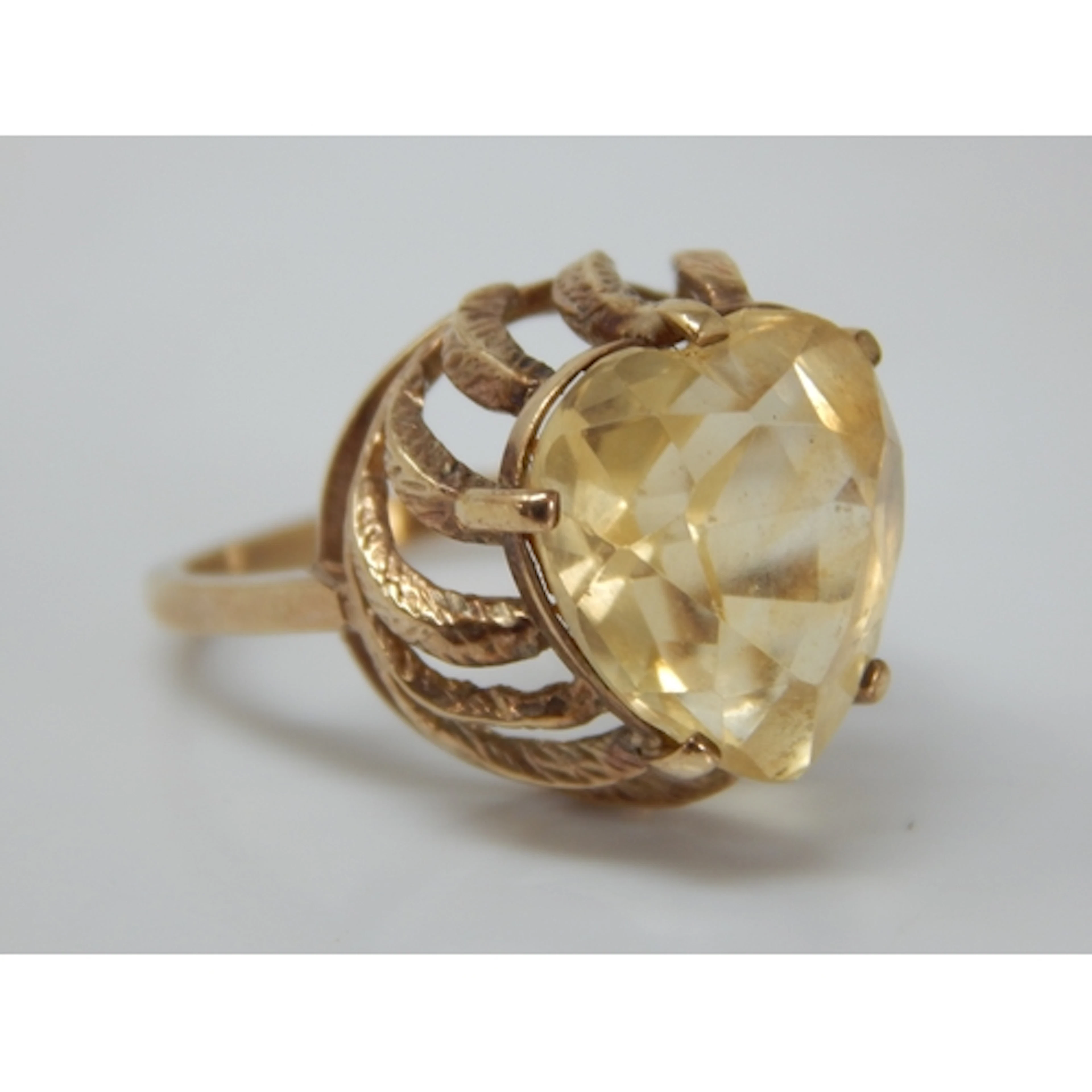1970's 9ct Gold Ring Set with a Heart Shaped Citrine: Size K...