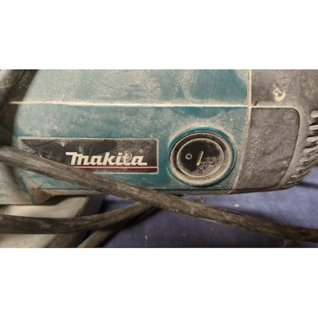 Makita 9069 electric angle grinder with 230mm segmented diam...