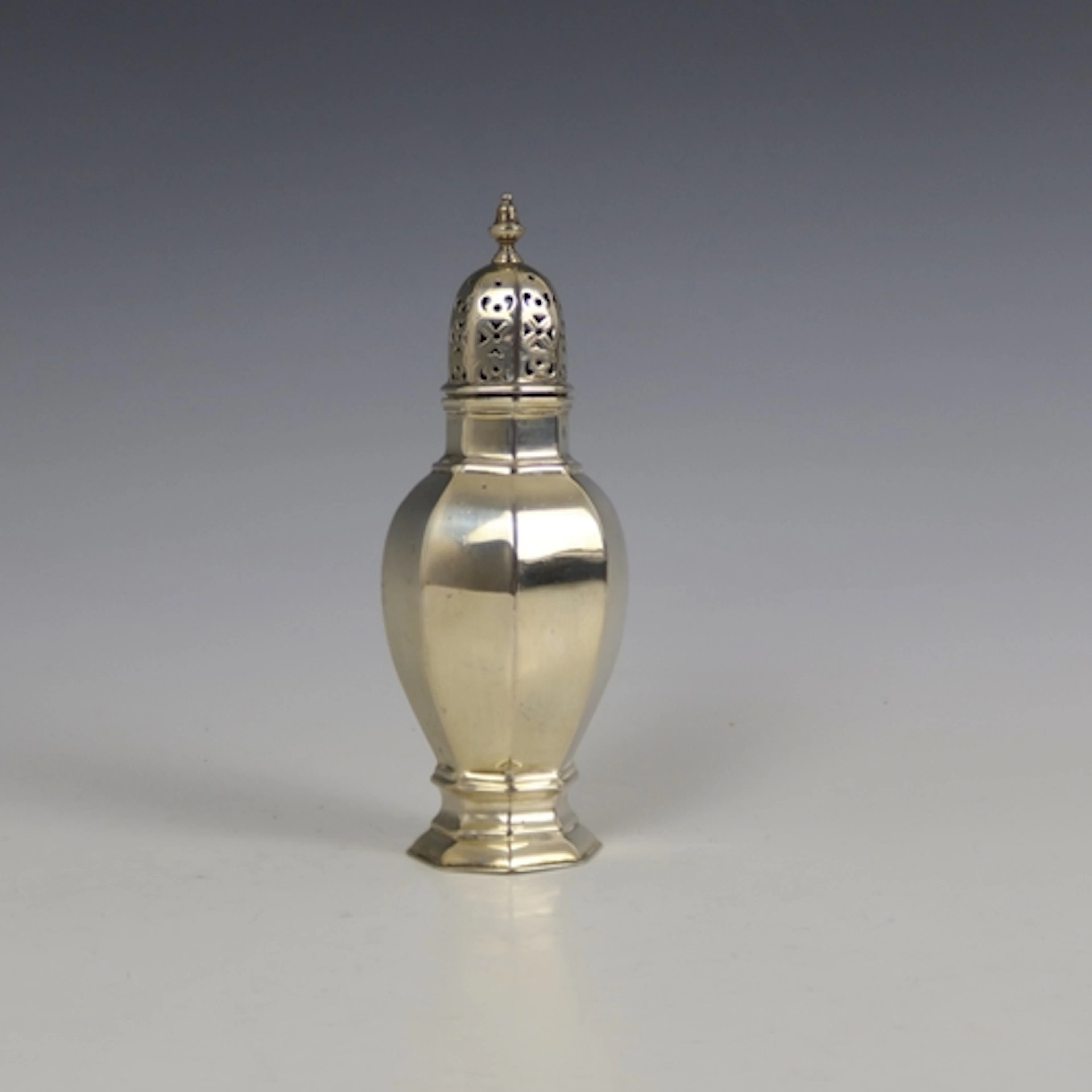 An Edwardian silver sugar caster, Horace Woodward & Co Ltd, ...