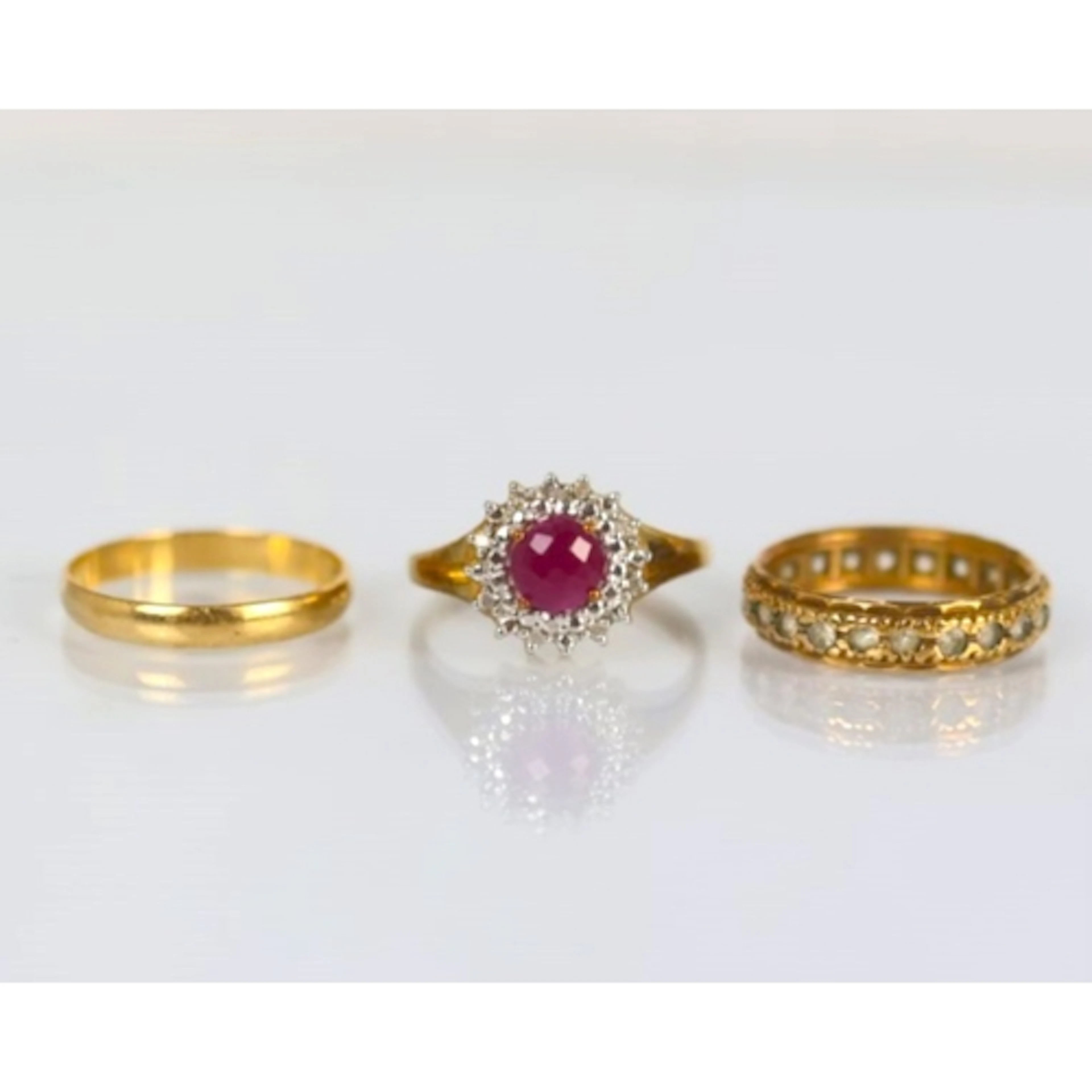 A late 20th century continental 9ct gold wedding band, stamp...