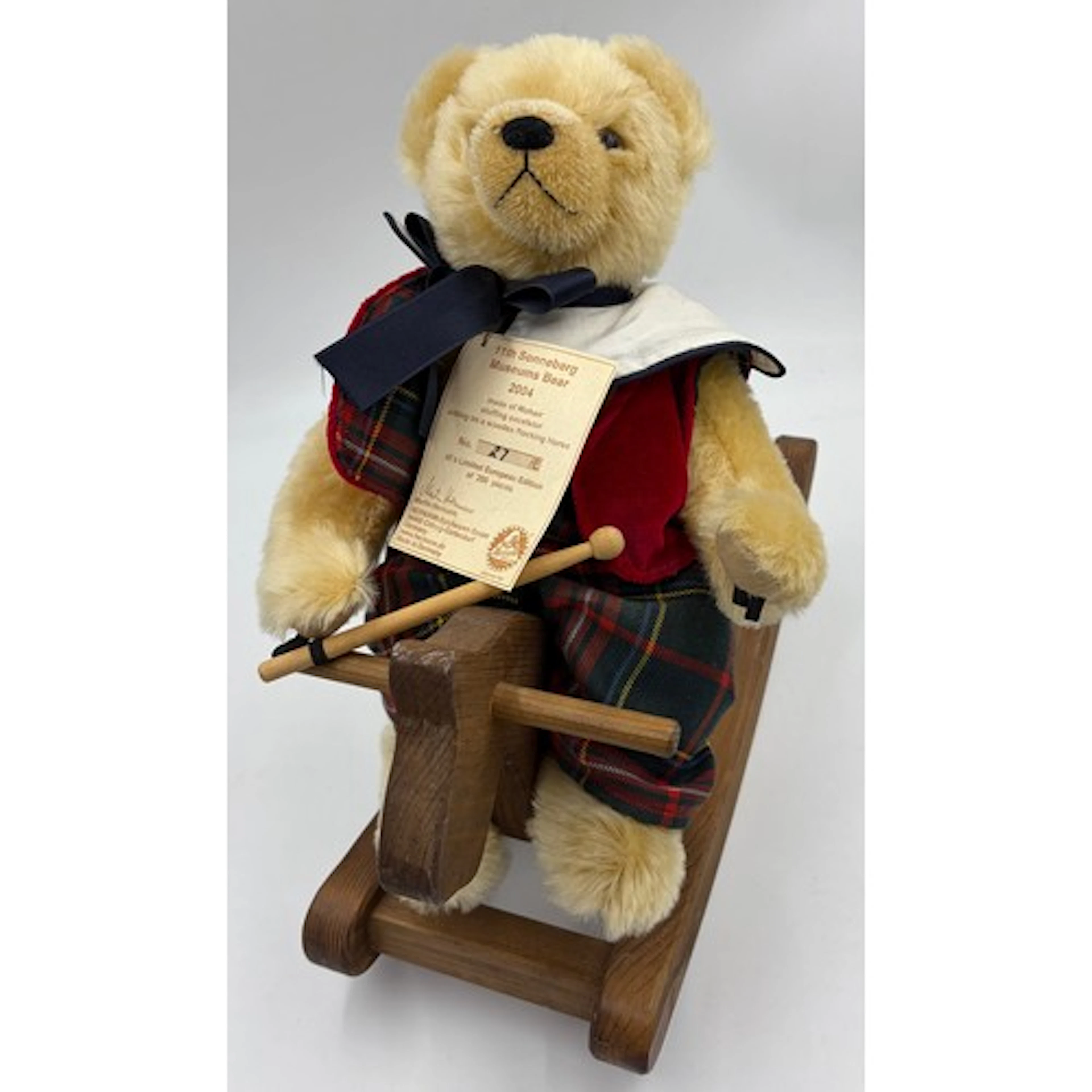Herrmann bear 11th Sonneberg museums Bear 2004, mohair sitti...