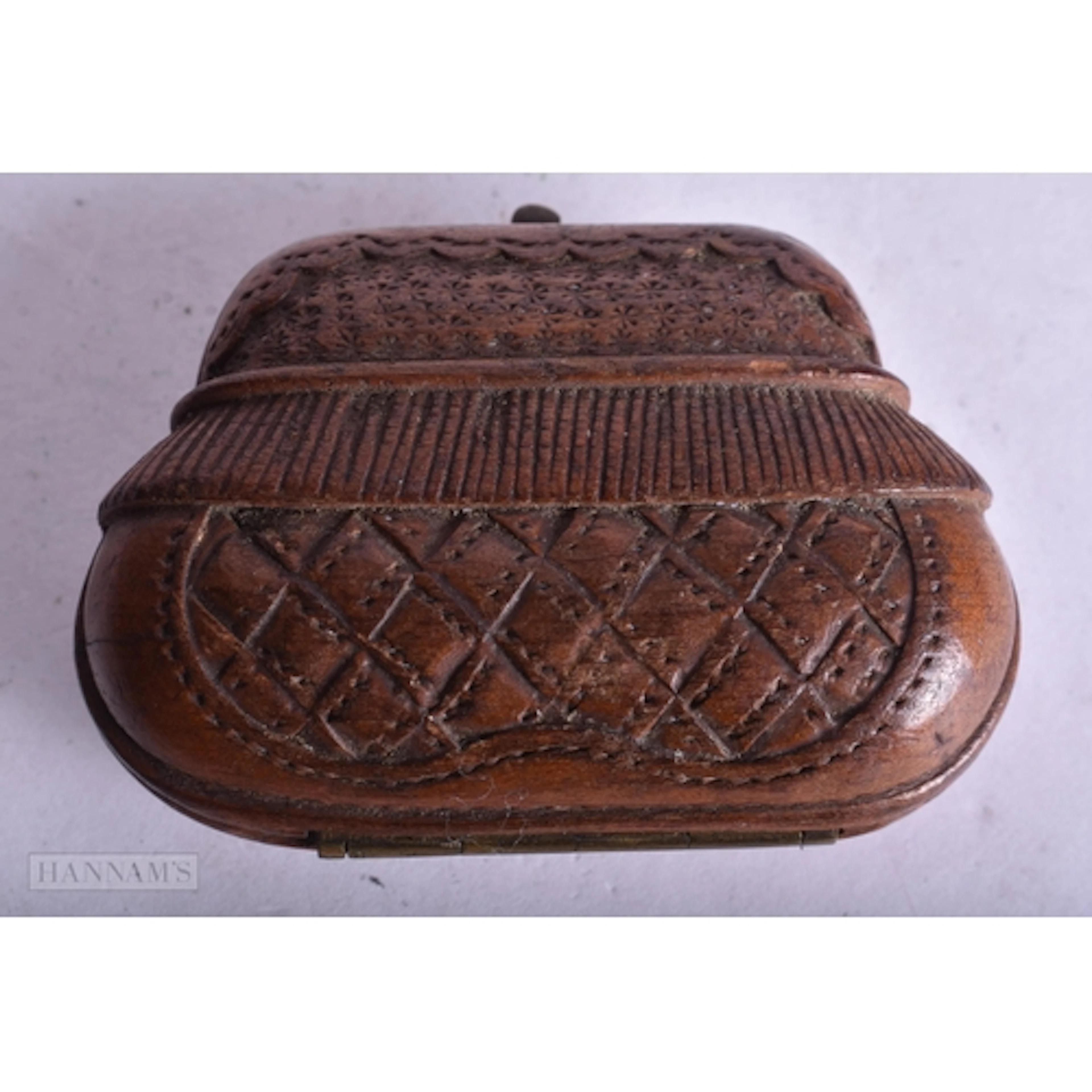 AN UNUSUAL VICTORIAN TREEN CARVED WOOD PURSE. 5 cm x 7 cm.