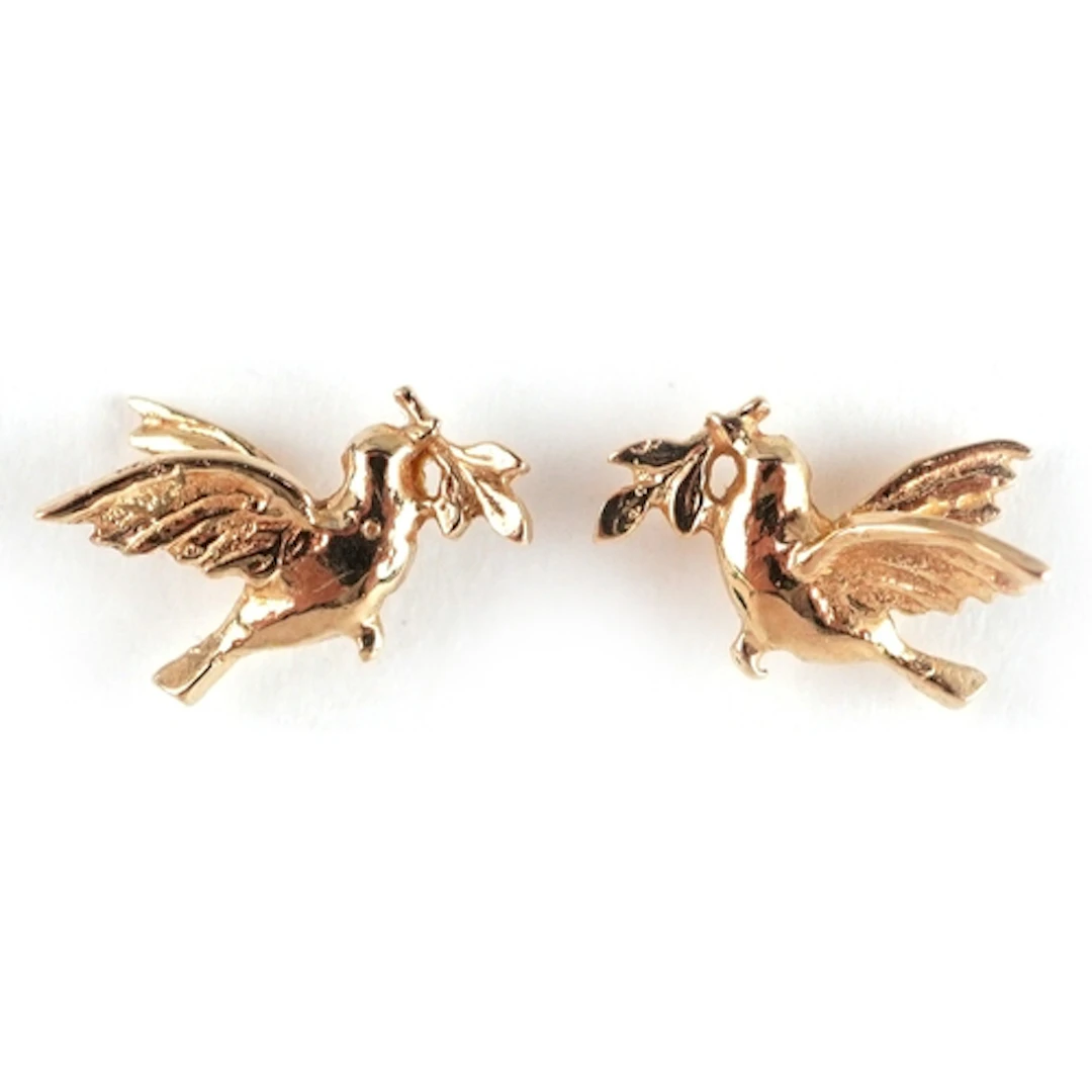 Pair of 9ct gold stud earrings in the form of birds, 5.1mm h...