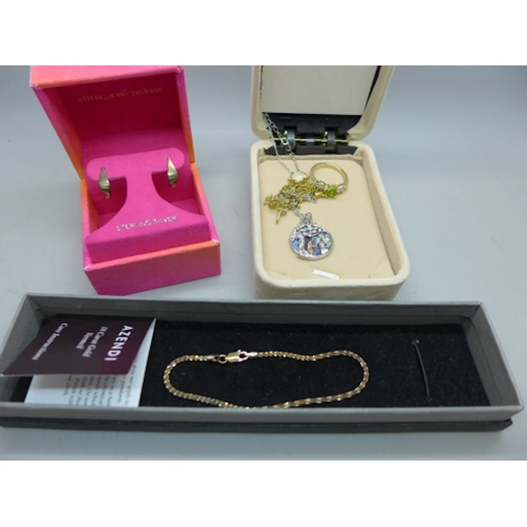 A collection of silver jewellery and a gold plated jewellery...
