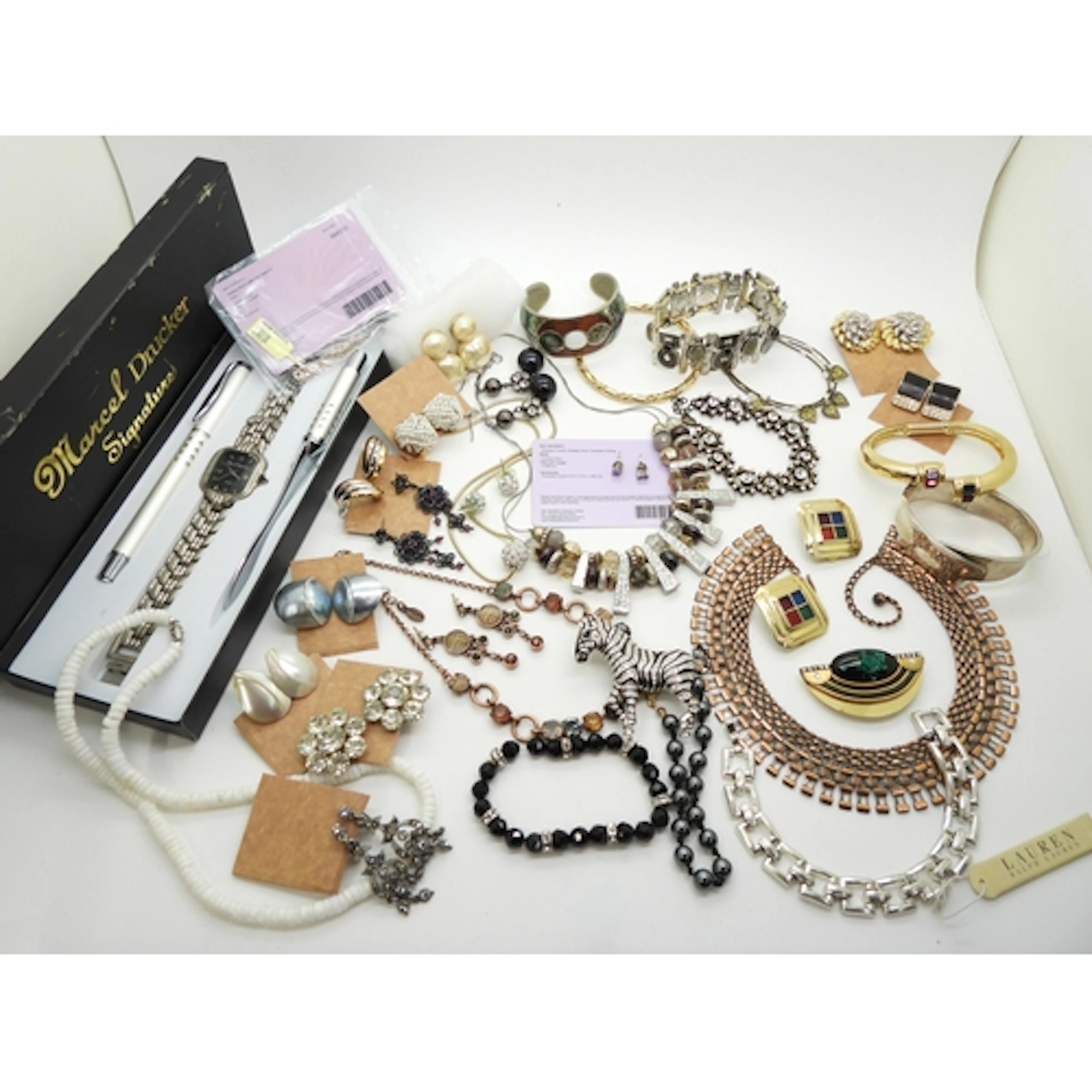 A collection of vintage and modern jewellery to include an a...