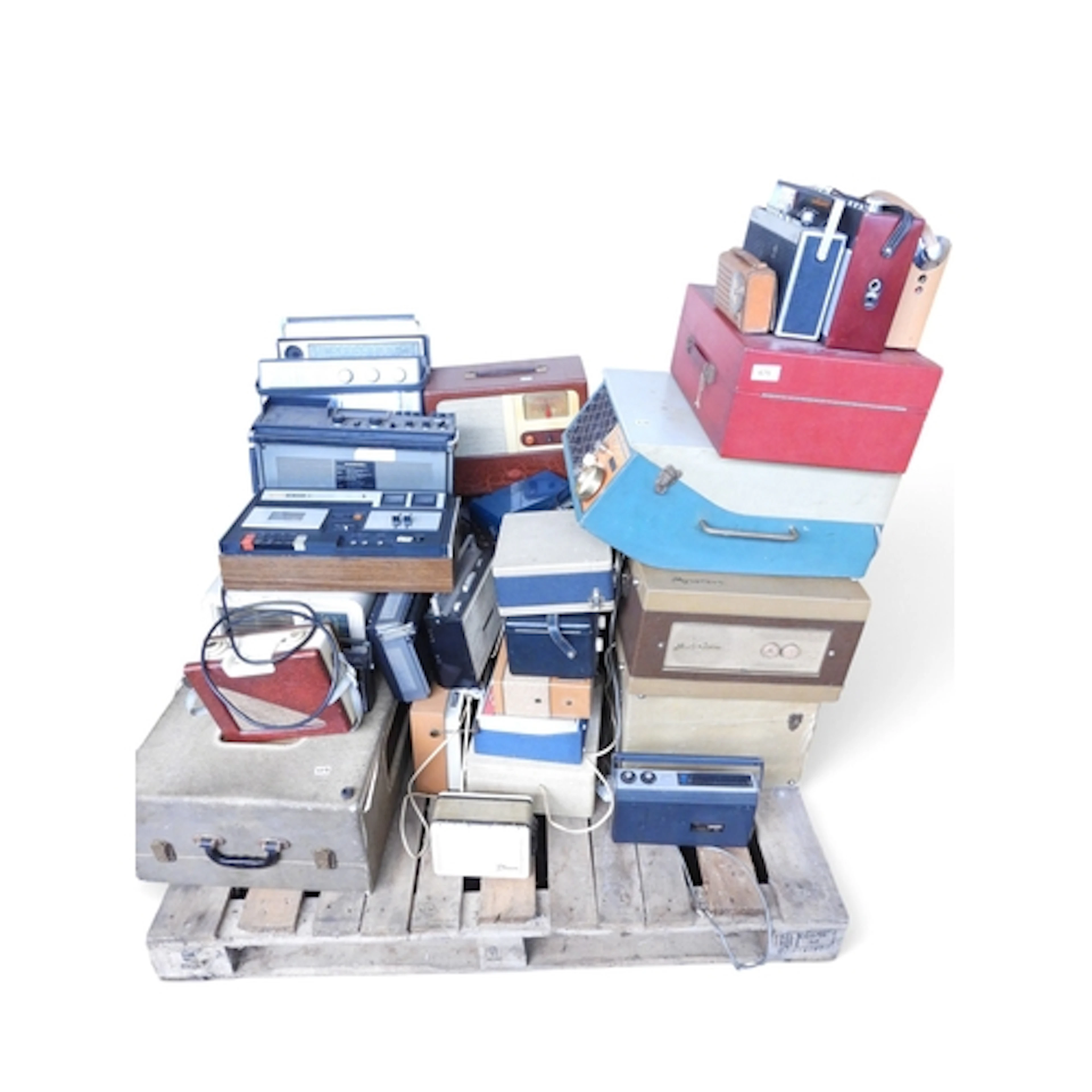 VINTAGE RADIOS/TURNTABLES - A large collection of vintage ra...