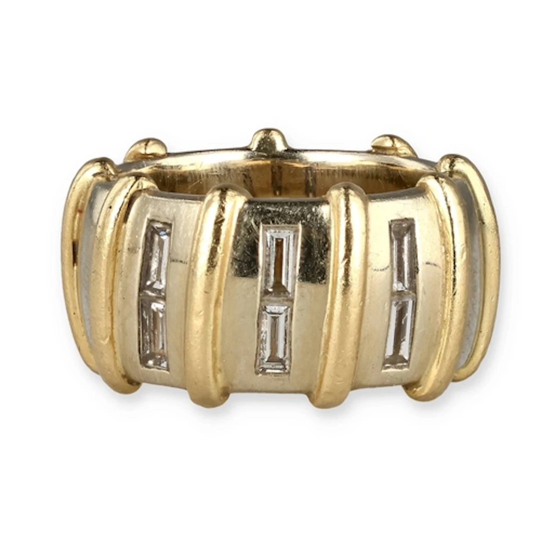 AN 18CT WHITE AND YELLOW GOLD DIAMOND SET RING Set around th...