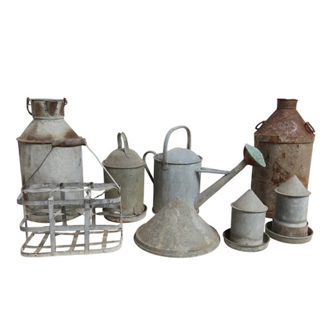 A GROUP OF VINTAGE GALVANISED HOUSEHOLD ITEMS the lot includ...