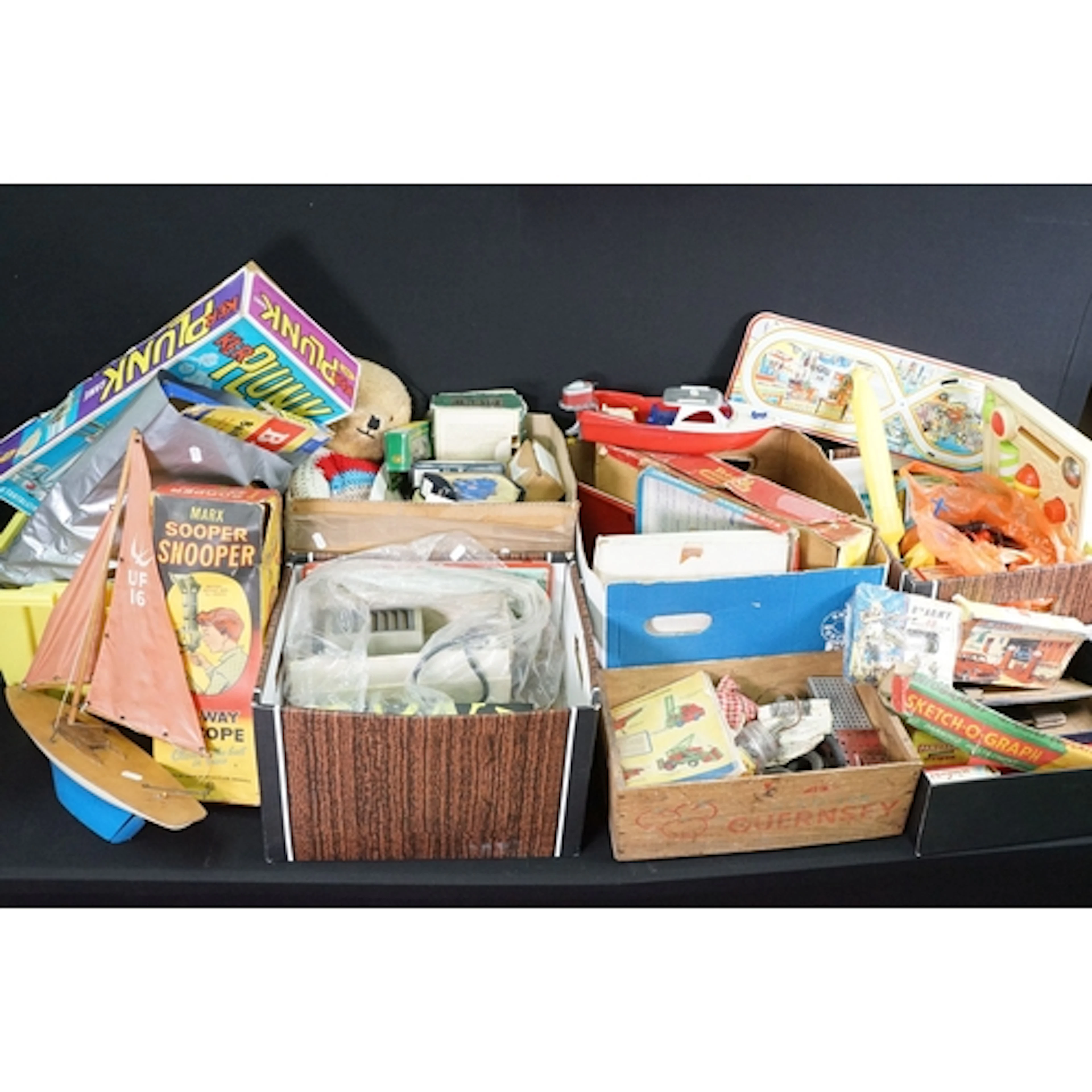 Large collection of mixed toys and games to include boxed Ma...