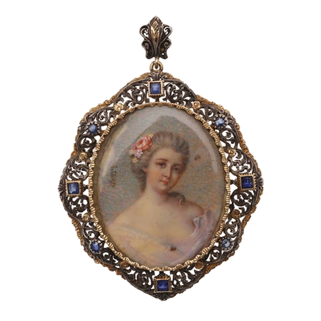 A 19TH CENTURY PORTRAIT MINIATURE PENDANT. depicting the hea...