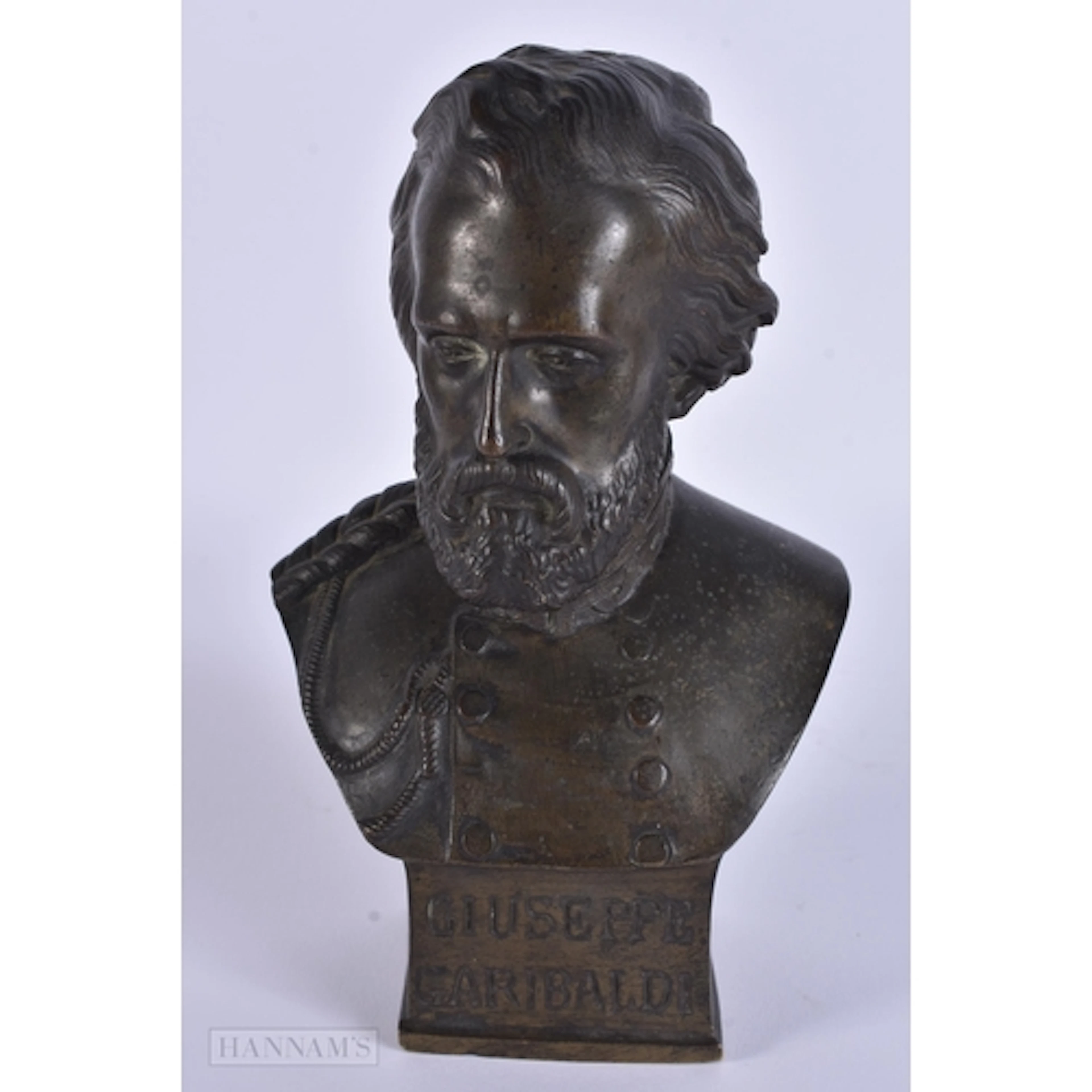 AN ANTIQUE EUROPEAN BRONZE BUST OF GIUSEPPE GARIBALDI. 17 cm...