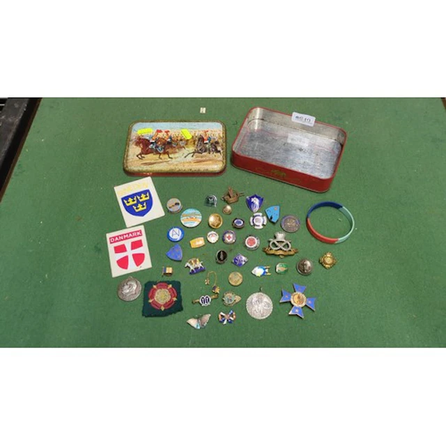 A quantity of enamelled and gilt-metal military badges and c...