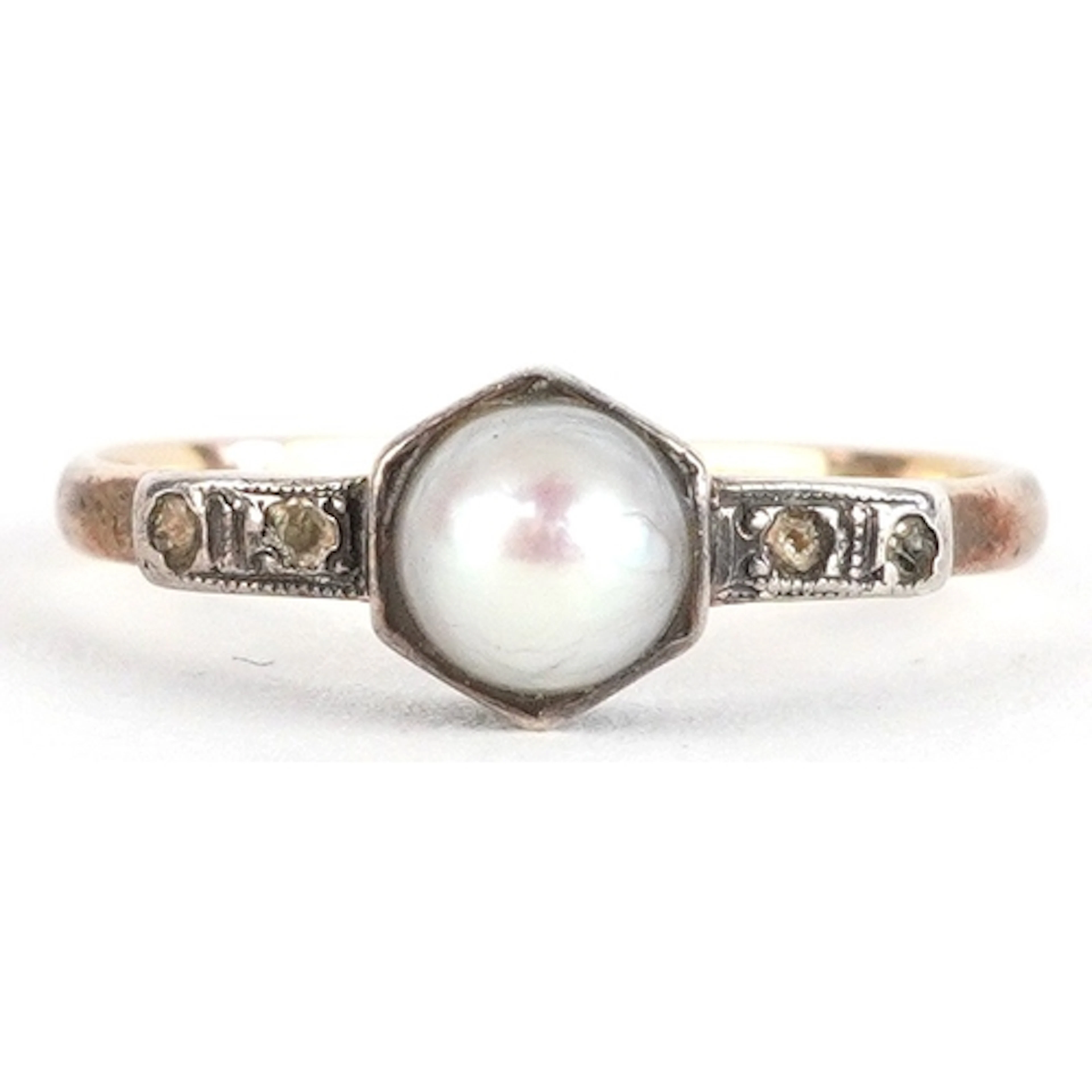 9ct gold and silver cultured pearl ring, size J/K, 1.2g.