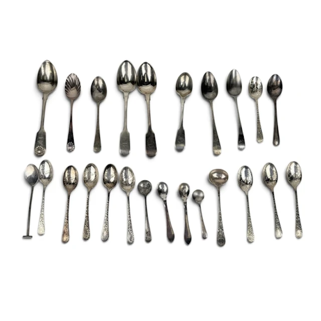A GROUP OF SILVER TEASPOONS Total weight: 280gms...
