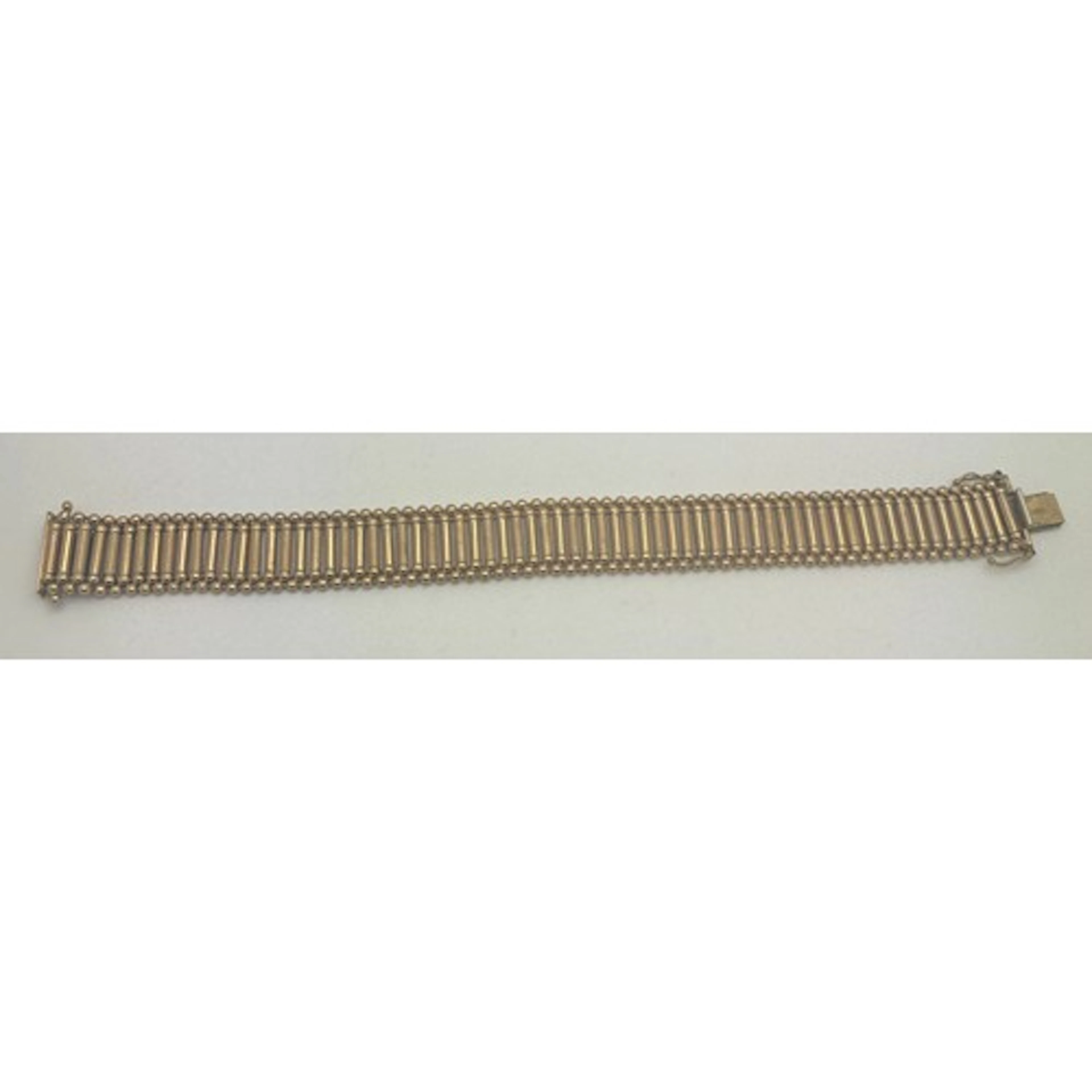 A 9 carat gold bracelet. 20cm l. Weight 26.1gm.