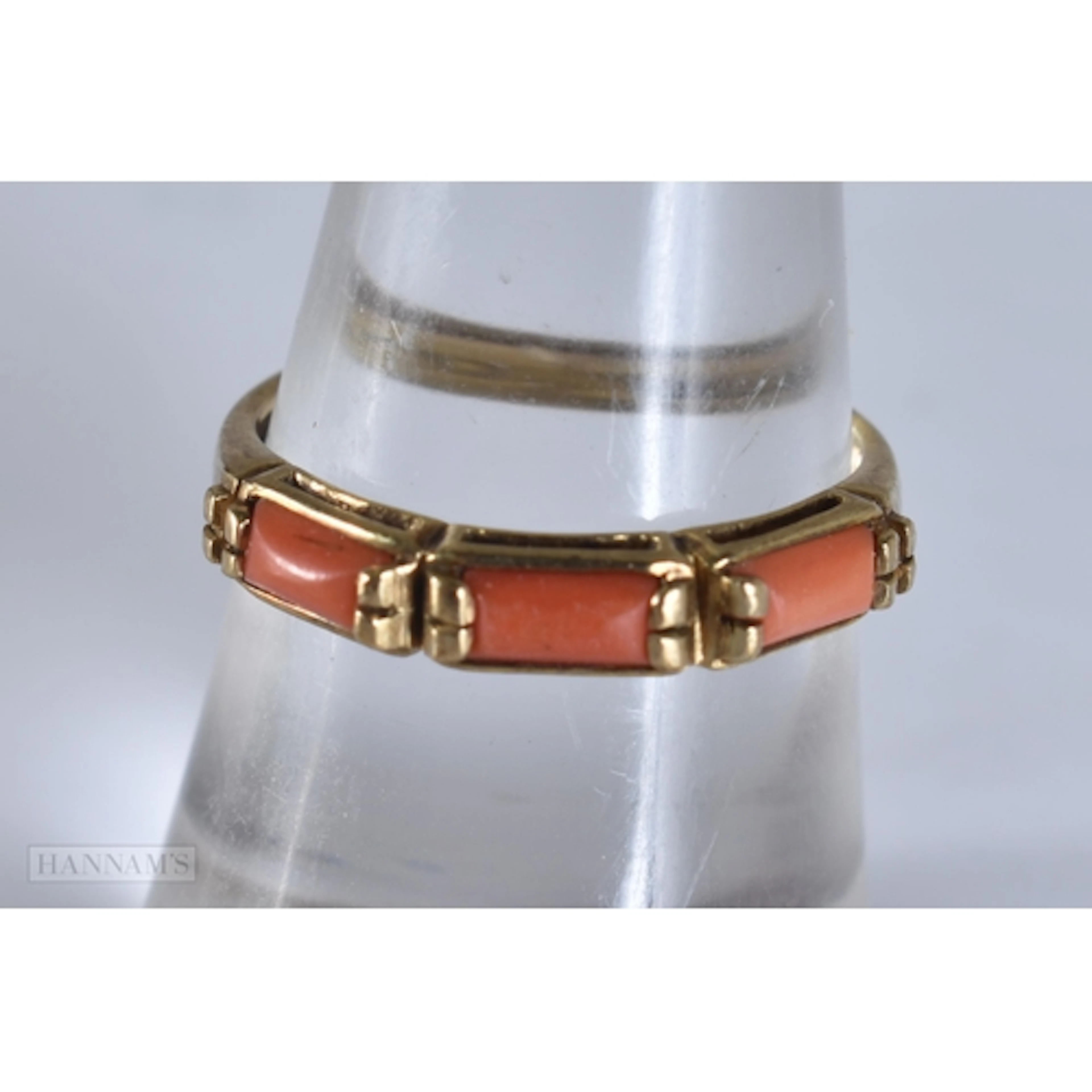 9ct gold coral trilogy ring. Size N, (1.5g)