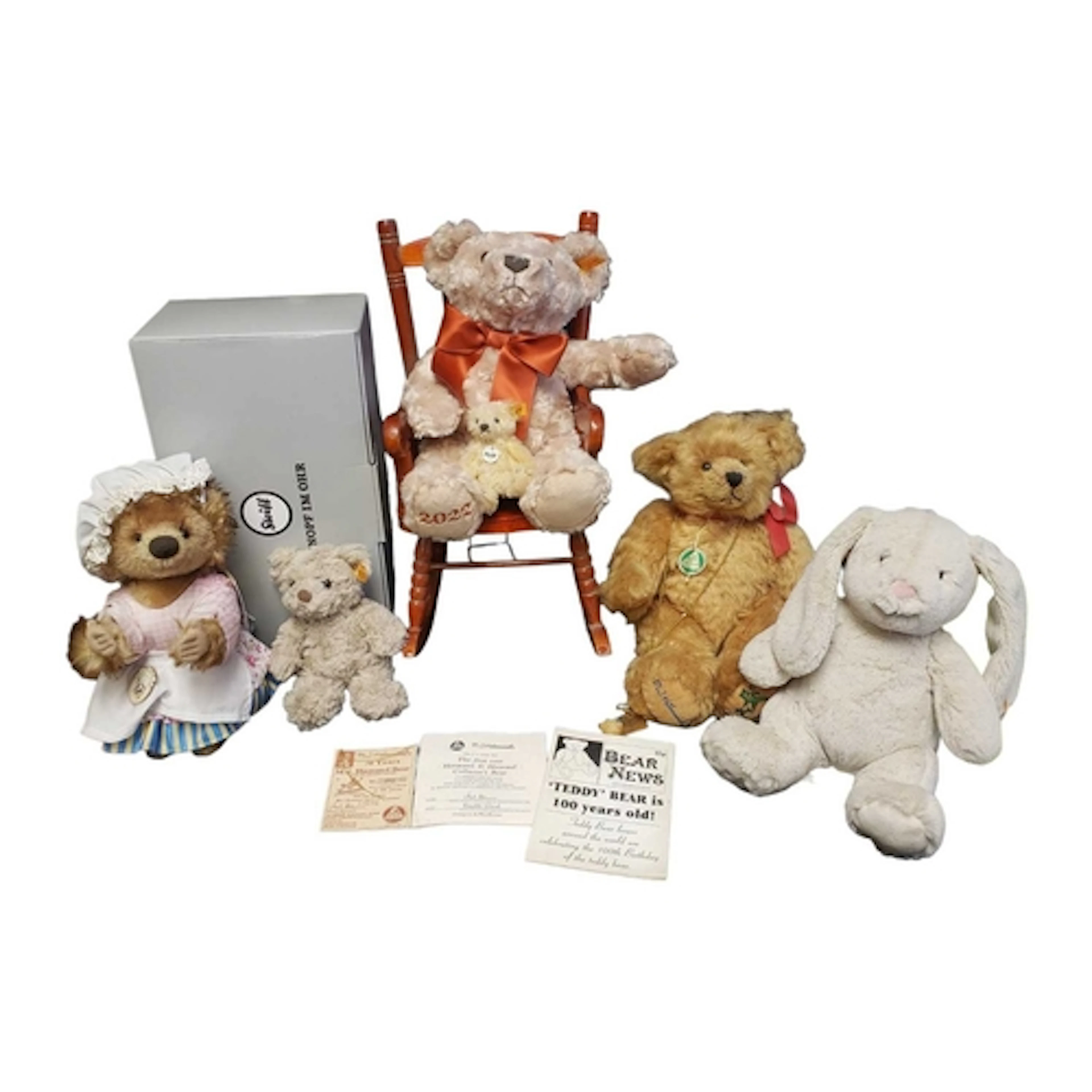 A collection of assorted vintage collector's bears. To inclu...