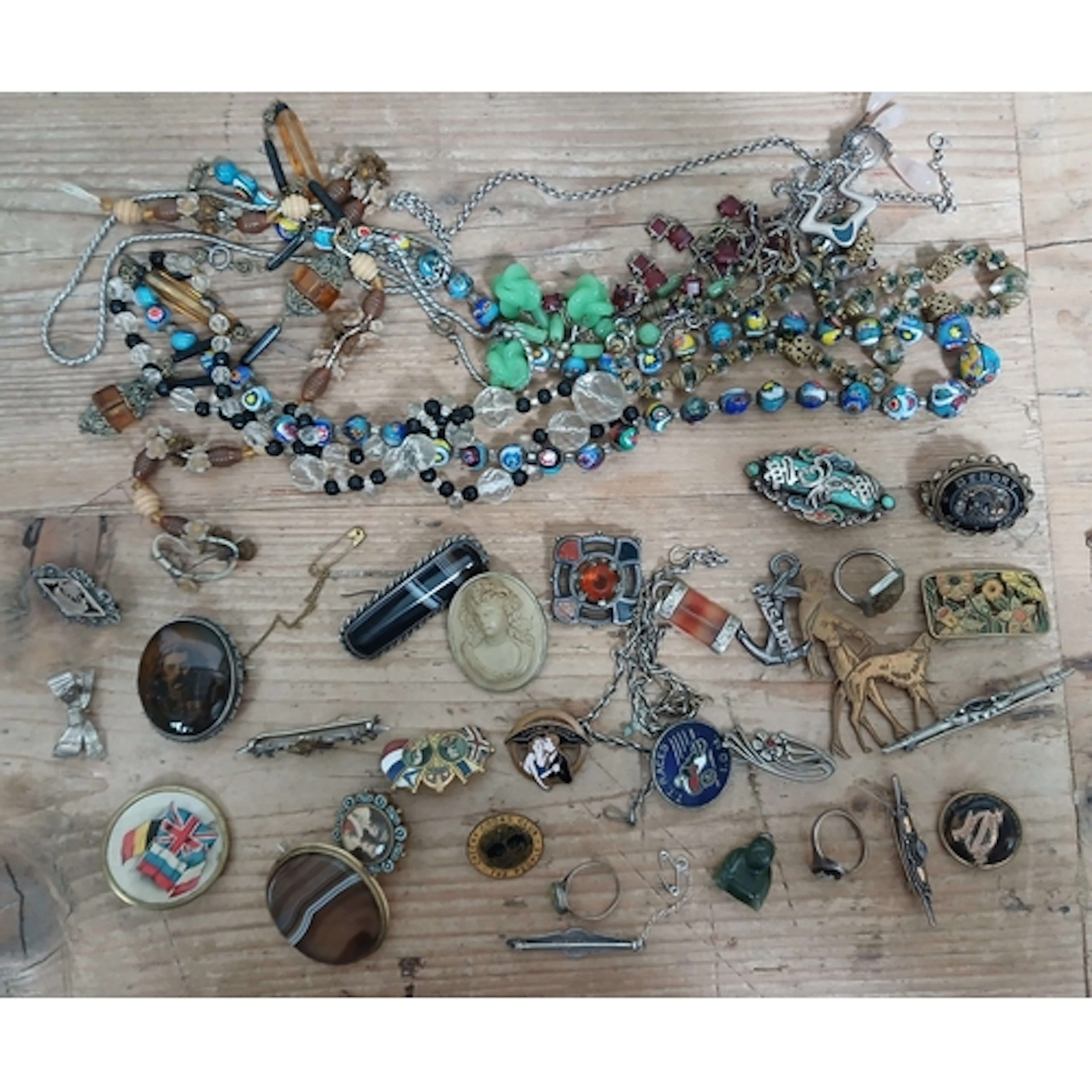 A mixed lot of antique and vintage costume jewellery, white ...