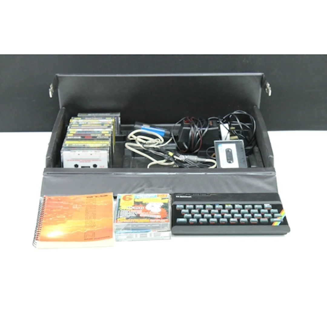 Retro Gaming - Sinclair Spectrum ZX console with 17 x casset...