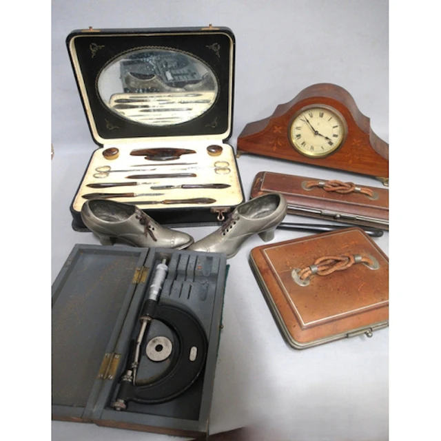 Miscellaneous collectables, to include leather glove boxes, ...