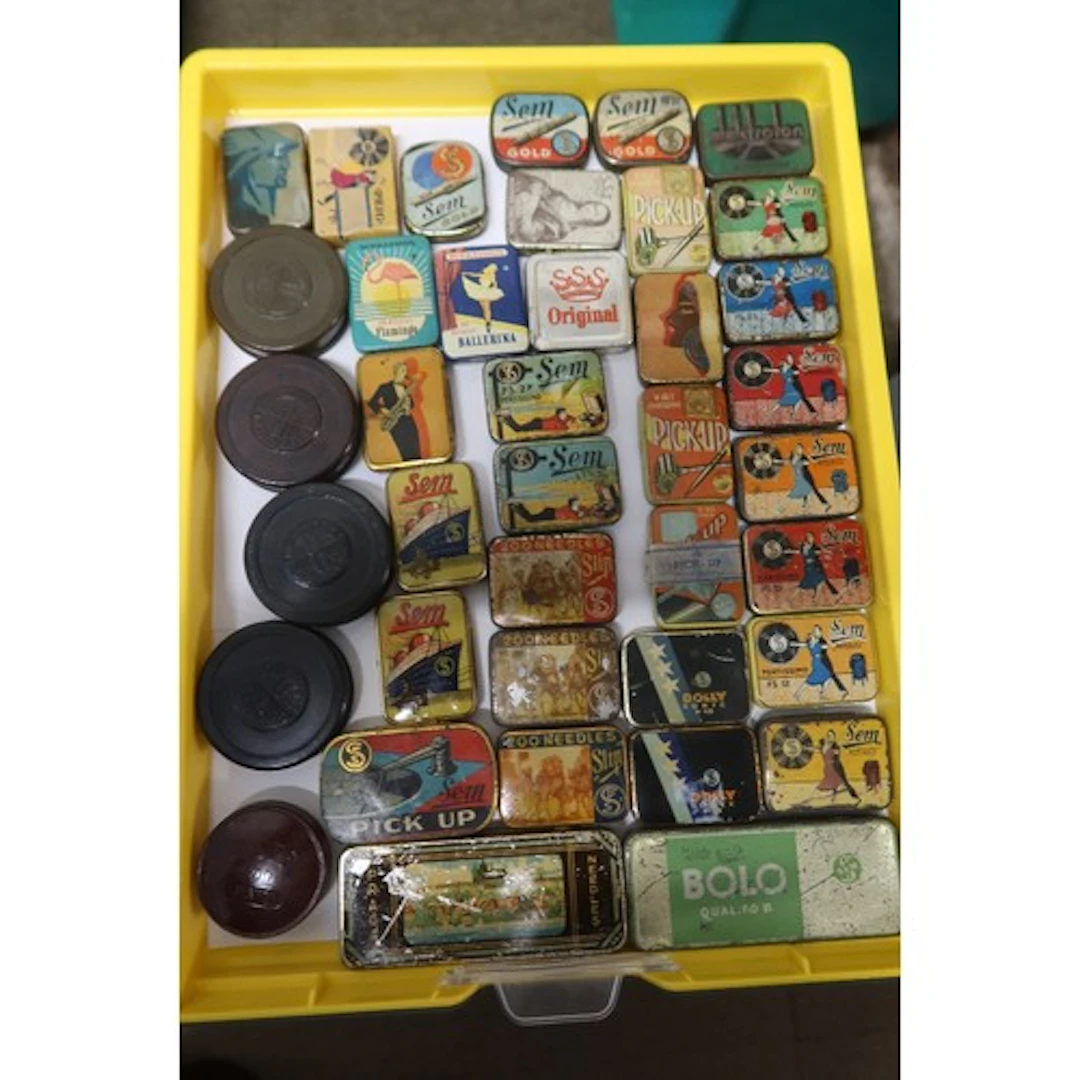 A tray of vintage gramophone needle tins