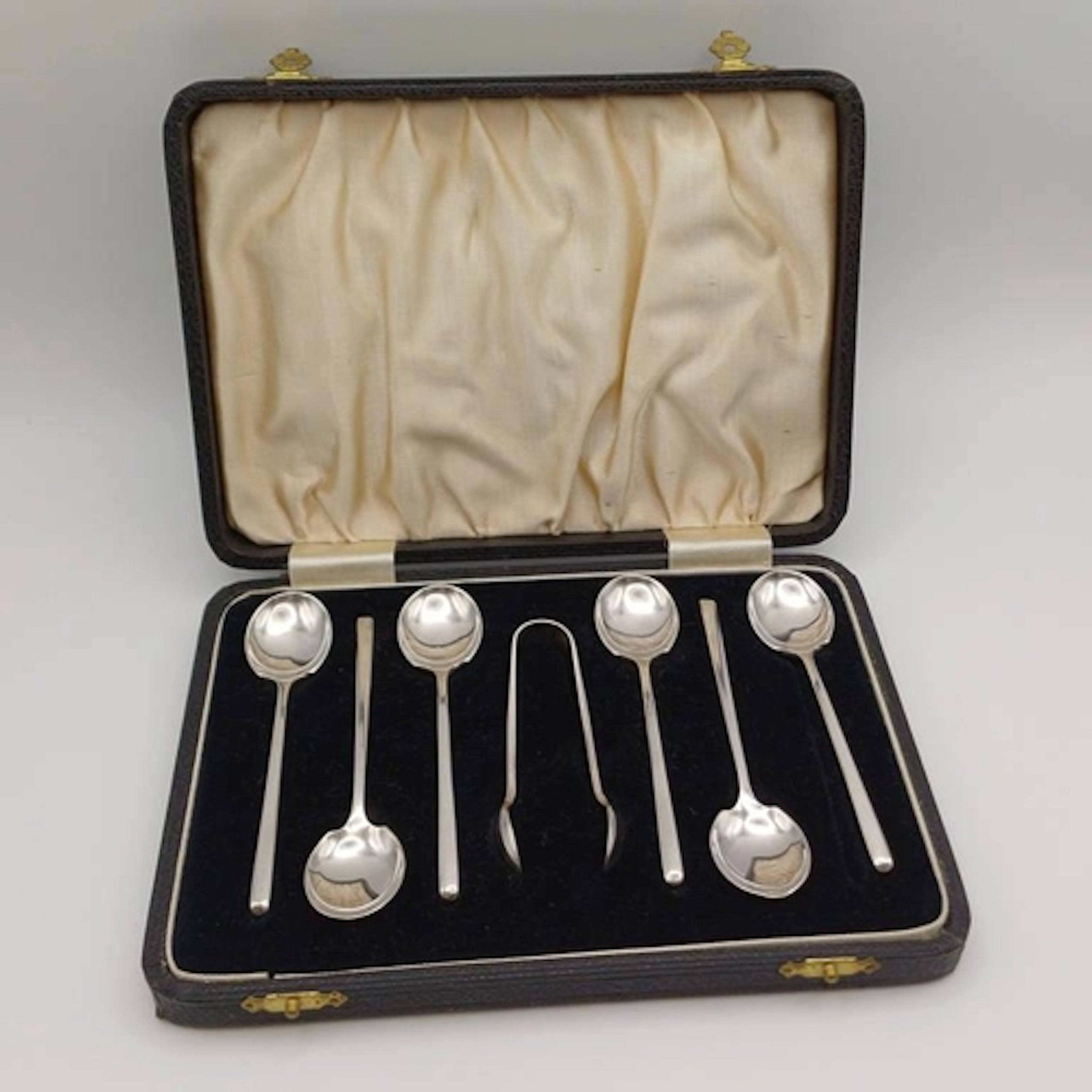 A CASED SET OF 6 SILVER COFFEE SPOONS & SUGAR TONGS BY WILLI...