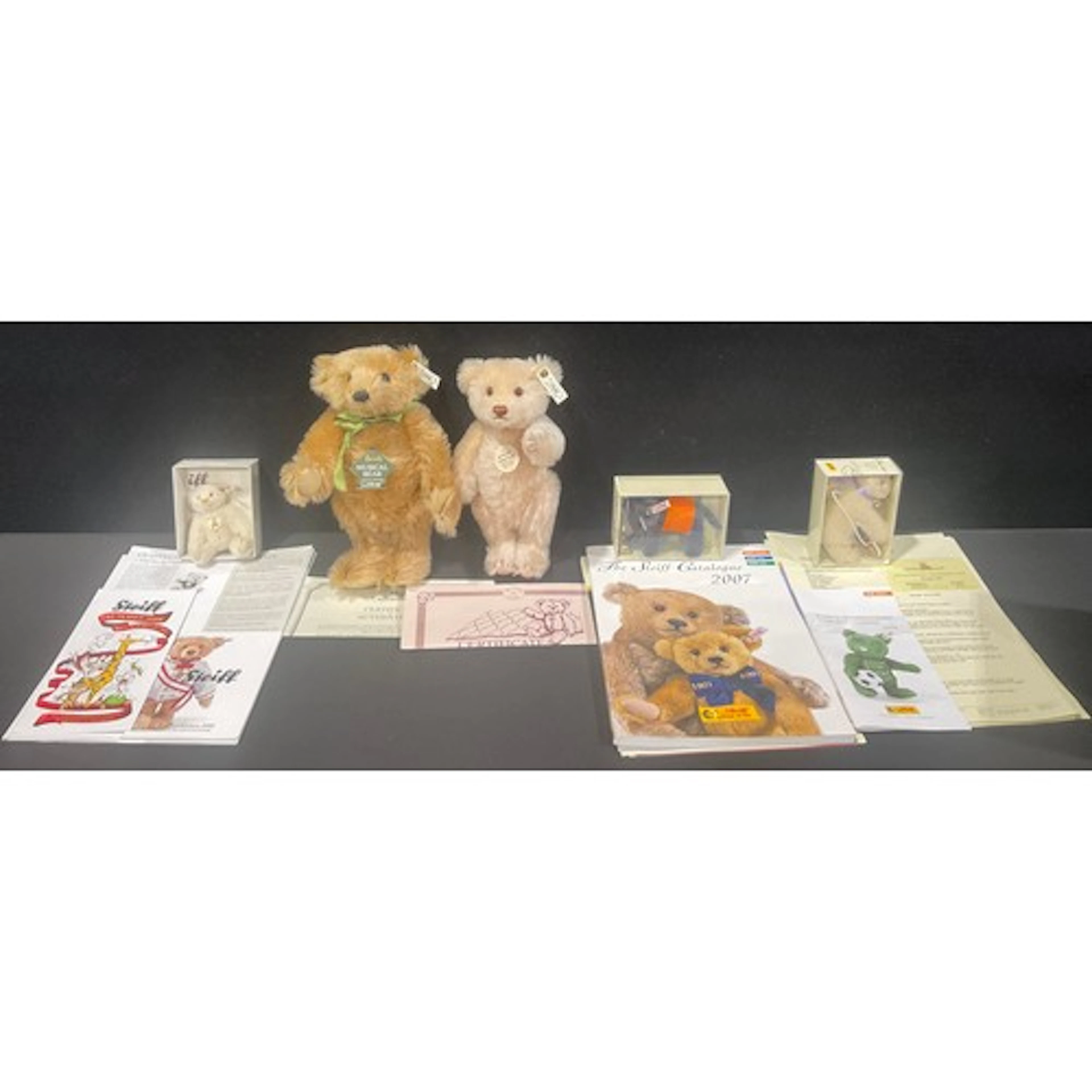 A Steiff musical bear, 1990/91 for Harrods, no. 49/2000, box...