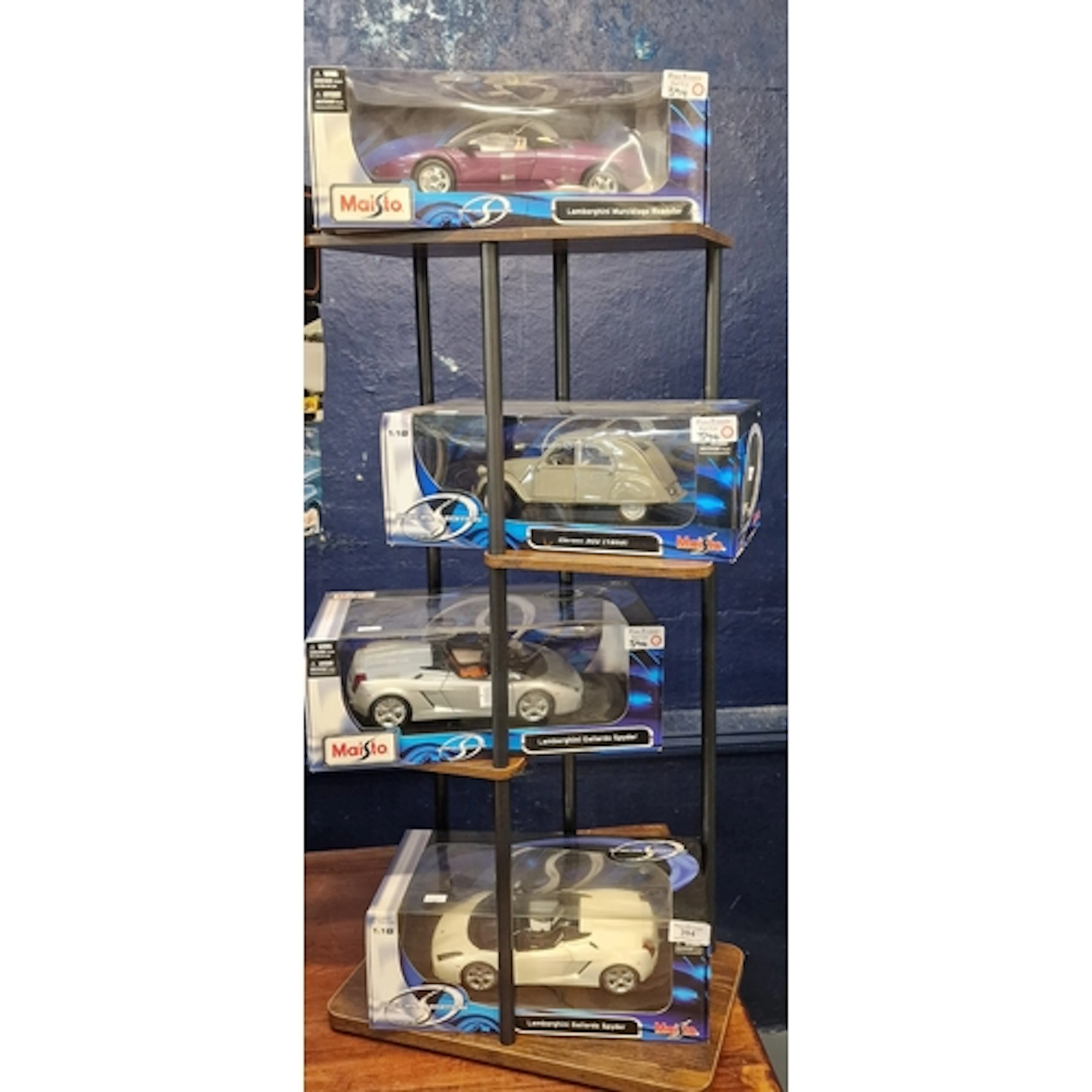 Four Maisto Special Edition 1:18 scale diecast model vehicle...