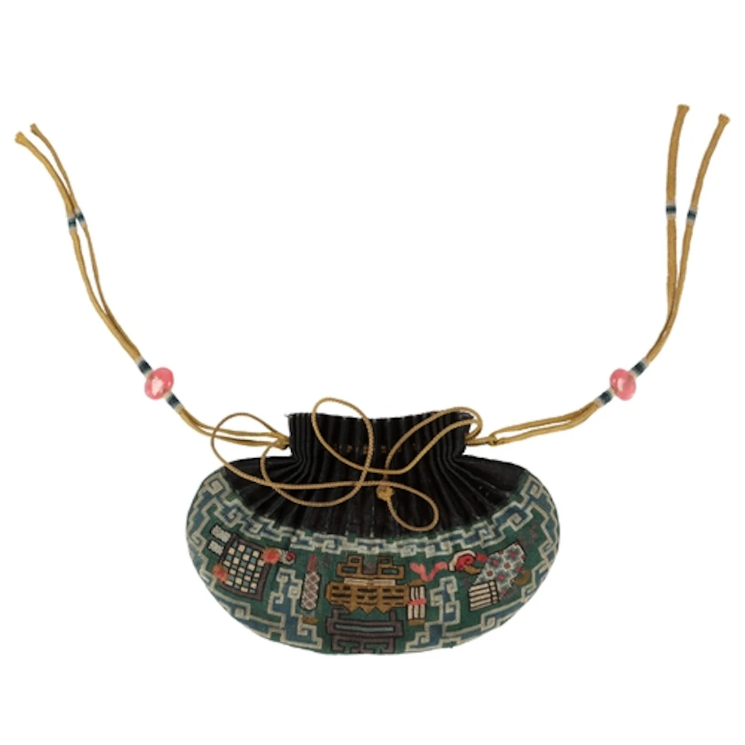 A fine Chinese silk kesi pouch, hebao, late Qing dynasty, po...