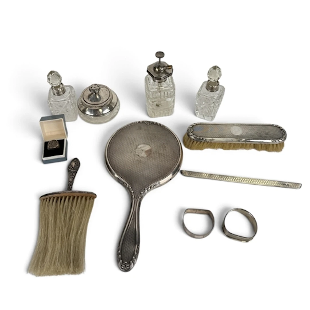 A GROUP OF SILVER TO INCLUDE BOTTLES, SIGNET RING, BRUSHES, ...