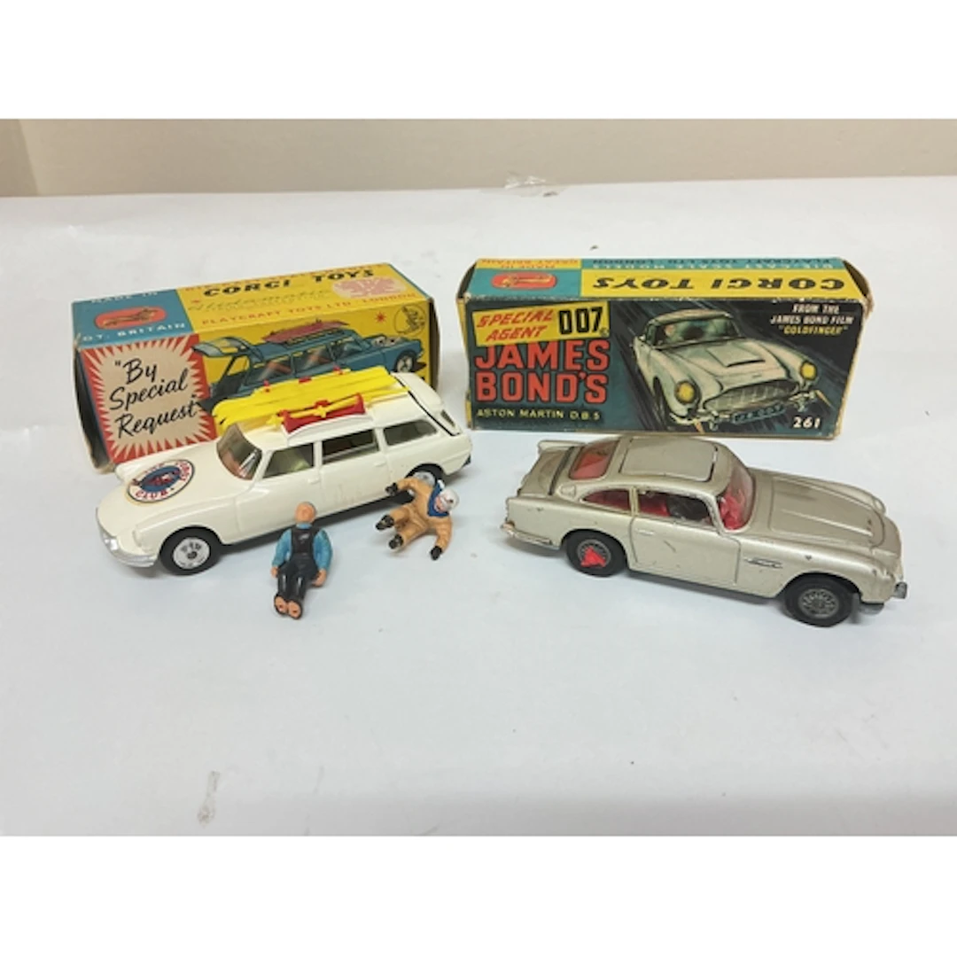 A Boxed Corgi Citroen Safari Corgi Ski Club #475 And A James...