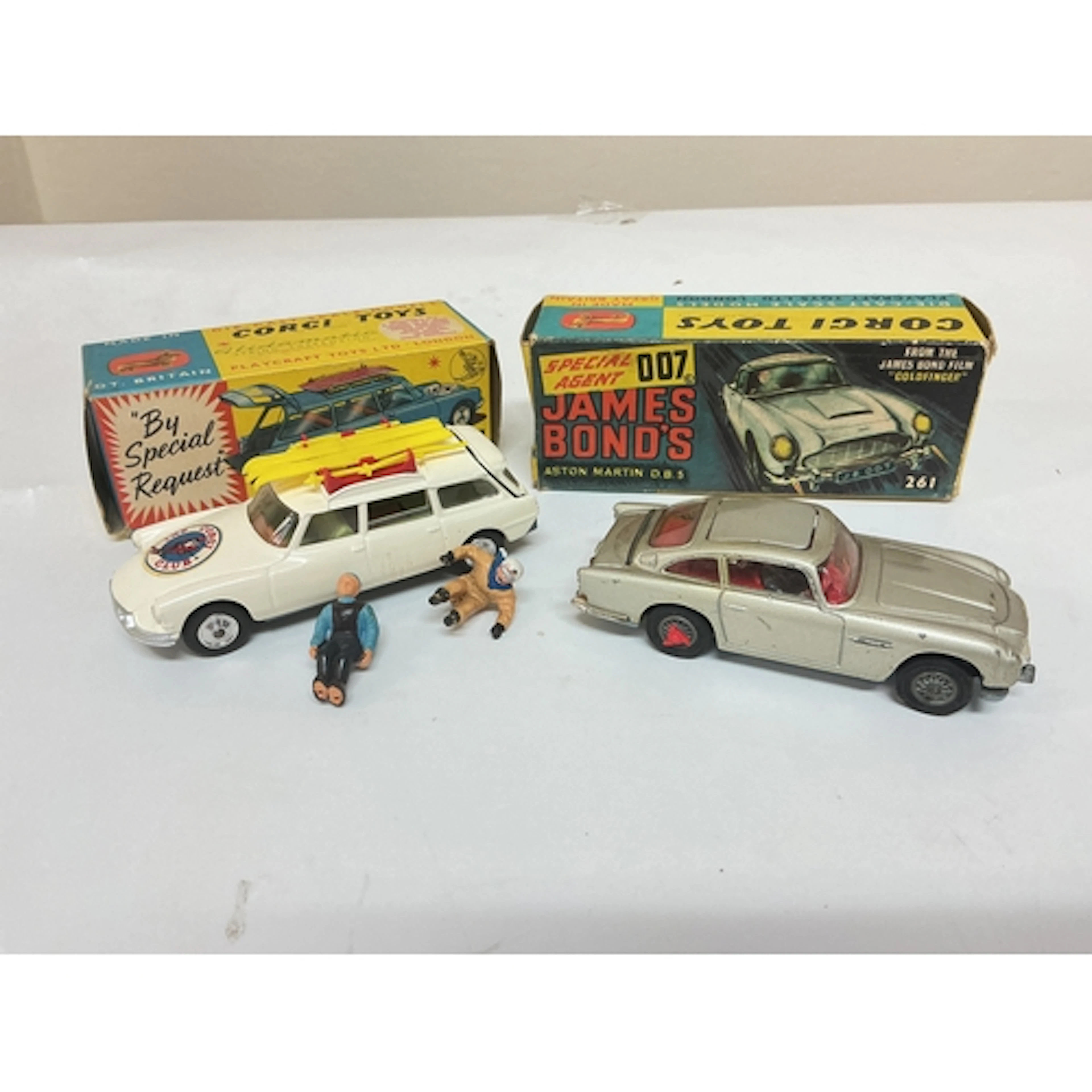 A Boxed Corgi Citroen Safari Corgi Ski Club #475 And A James...