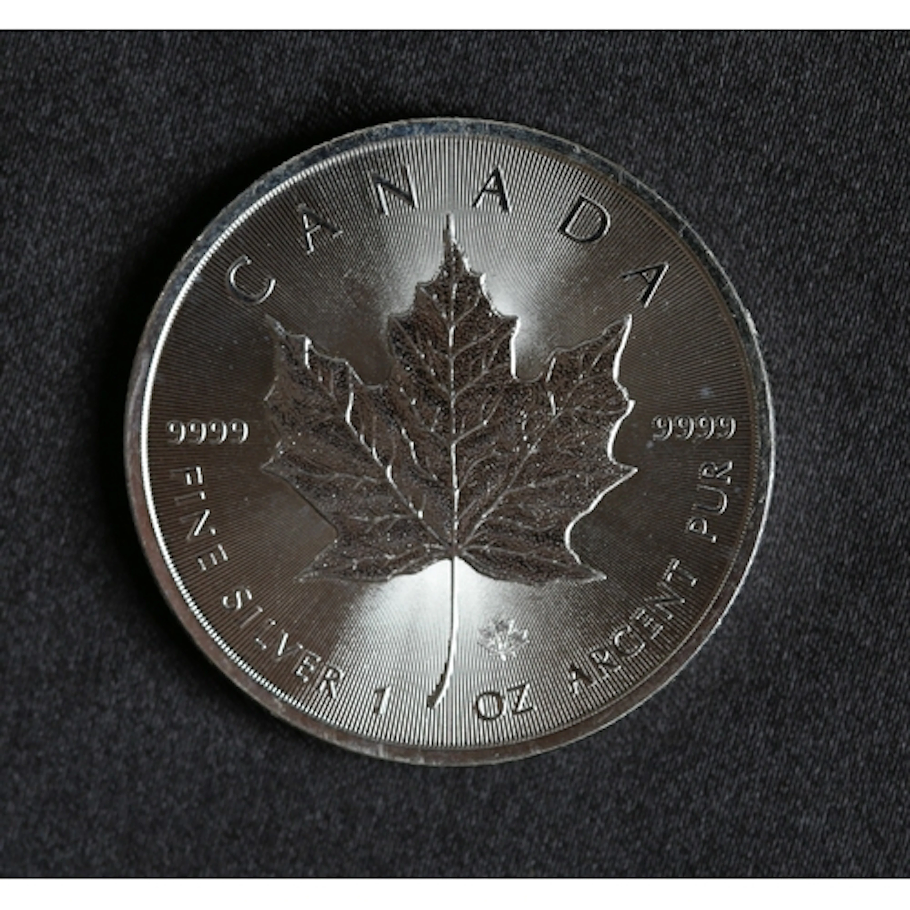 One Ounce Fine 999 Silver 5 Dollar Maple Leaf Coin, Queen El...