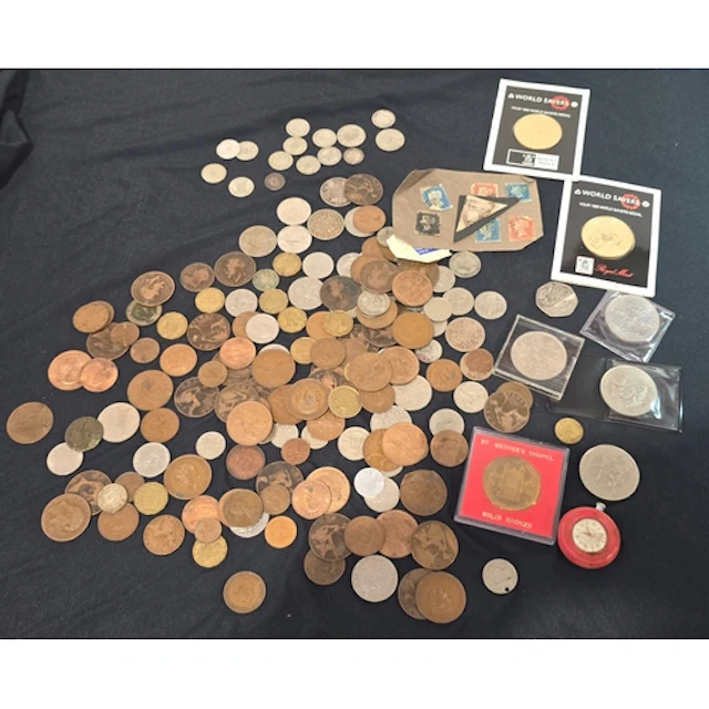 A quantity of mostly vintage GB coinage to include silver an...