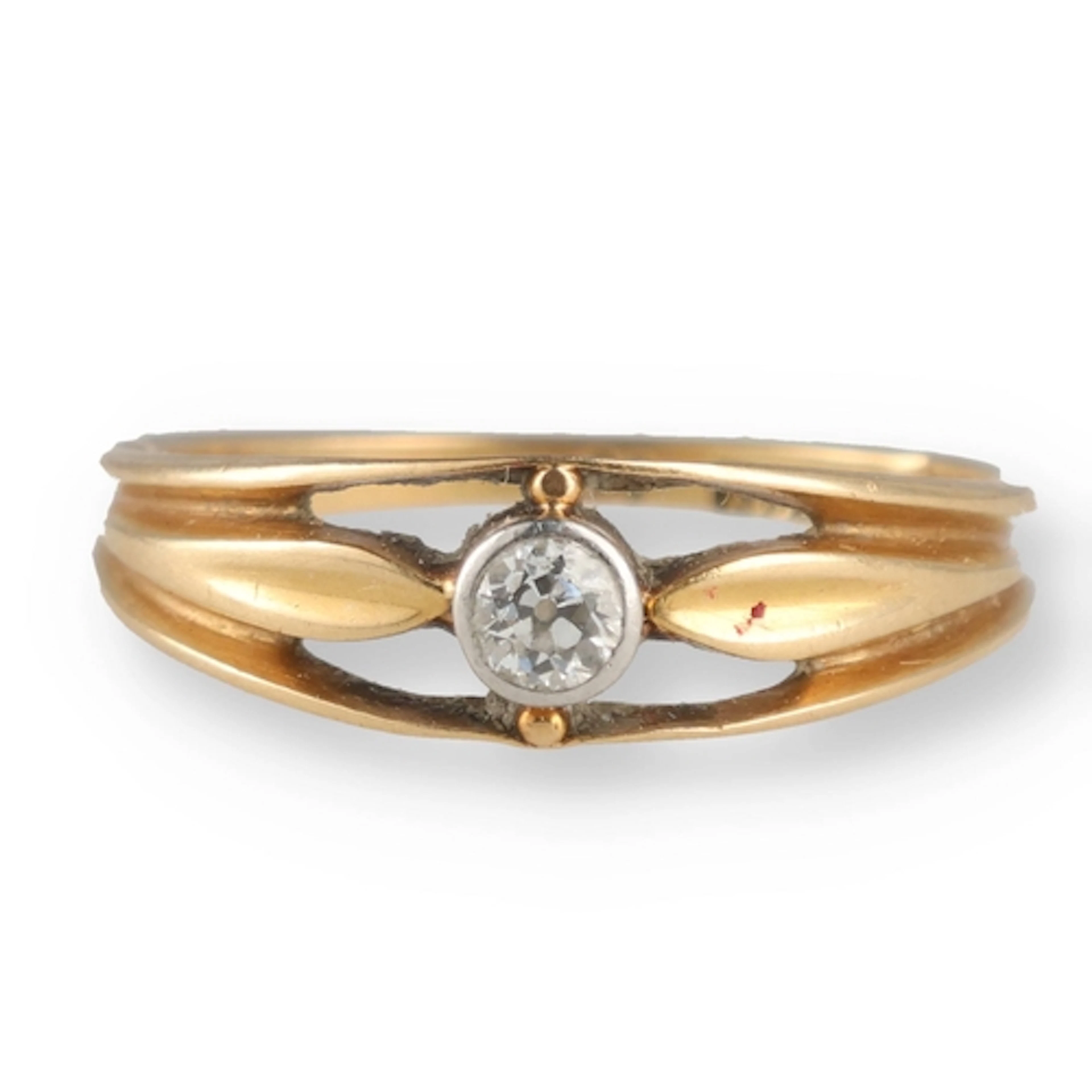 AN 18CT GOLD SOLITAIRE DIAMOND RING Weight: 2.2gms ...
