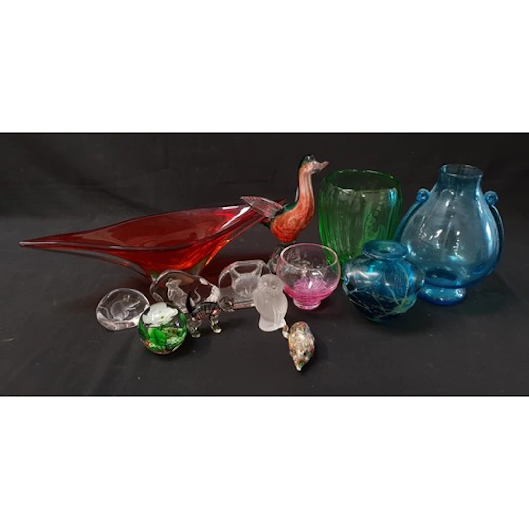 SELECTION OF DECORATIVE GLASS ITEMS including a Mdina Malta ...