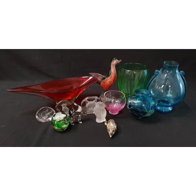 SELECTION OF DECORATIVE GLASS ITEMS including a Mdina Malta ...
