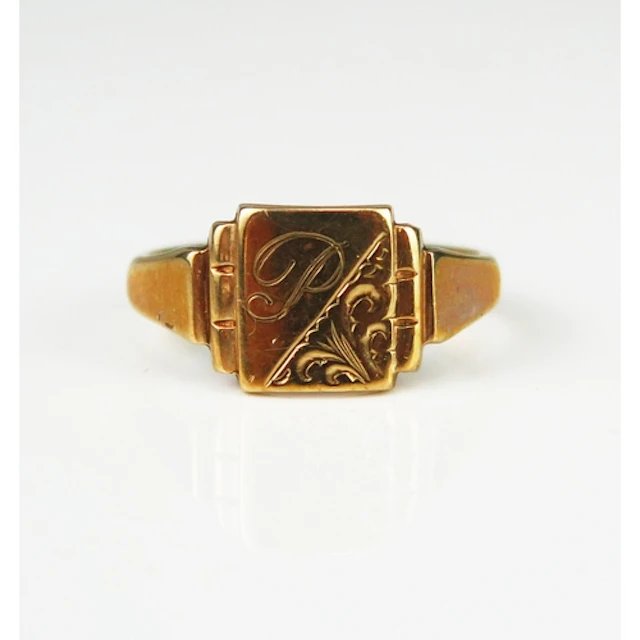 A gent's 9ct gold signet ring, size V.75, 4.43g