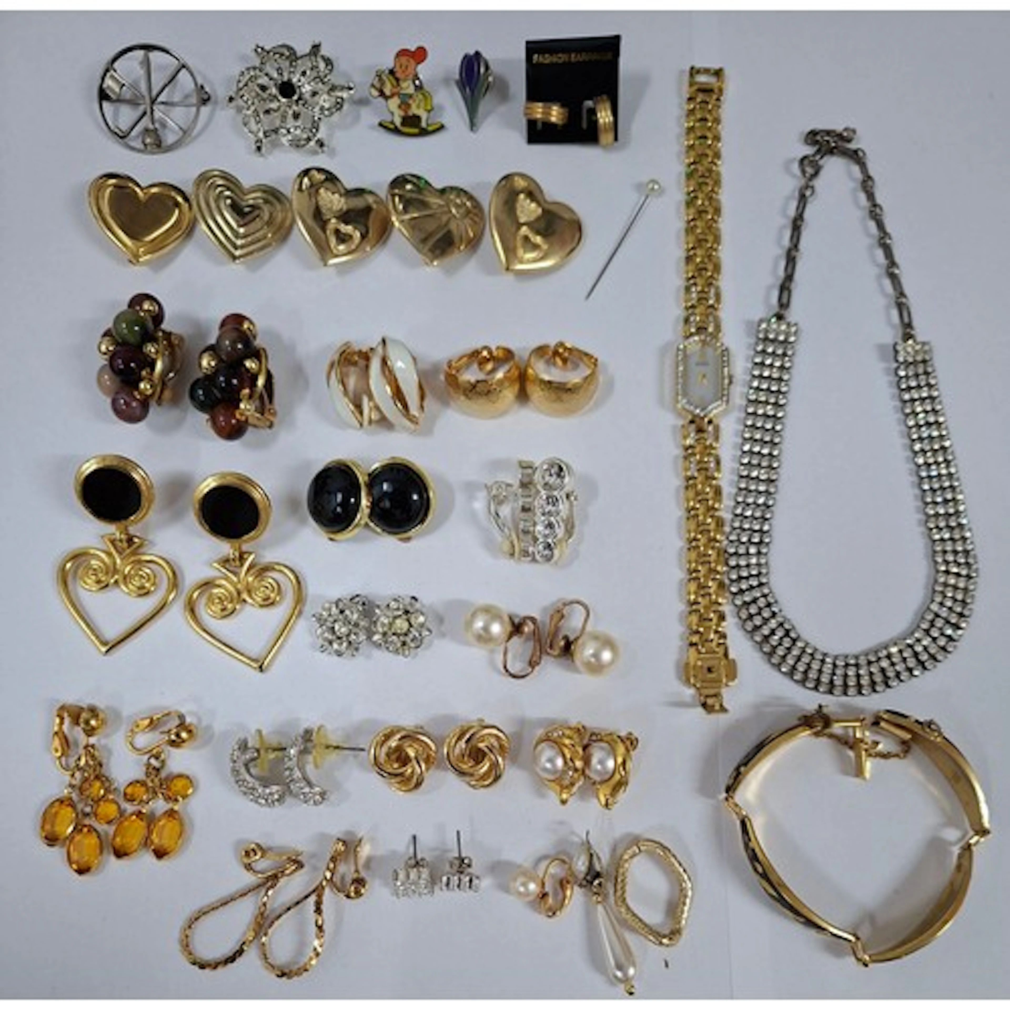 A quantity of mainly late 20th Century costume jewellery to ...
