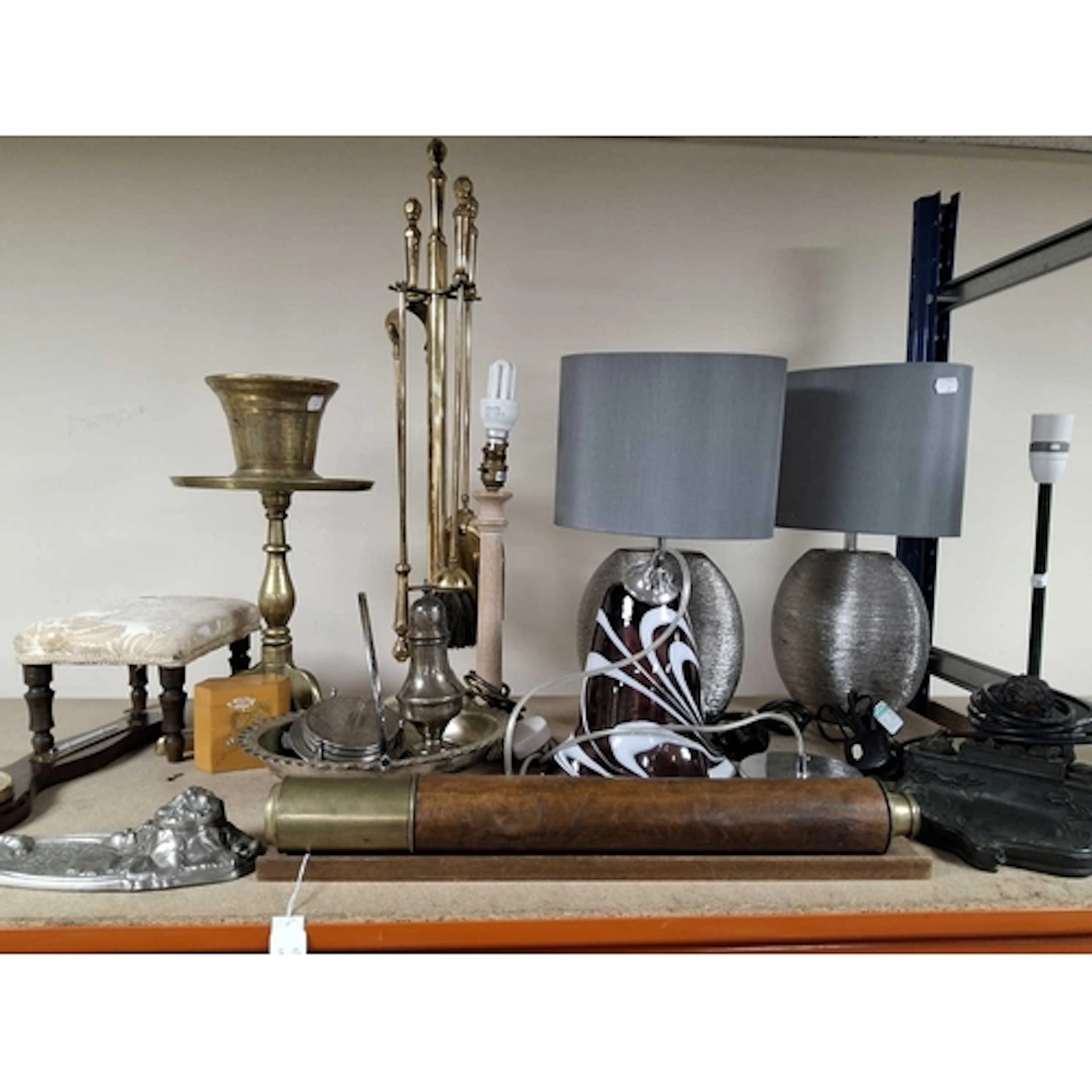 A MISCELLANEOUS ASSORTMENT OF HOUSEHOLD ITEMS to include a p...