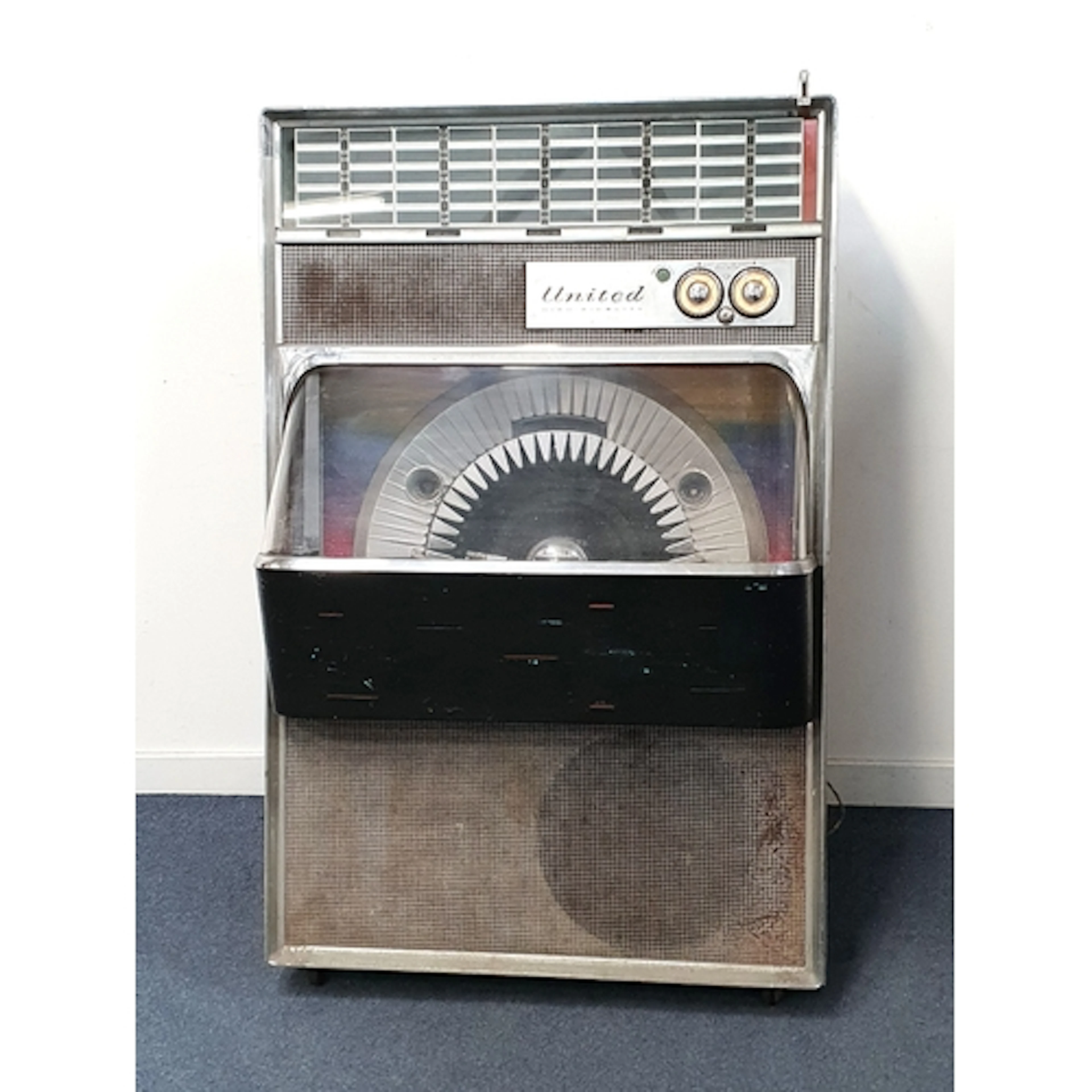 VINTAGE AMERICAN 'HIGH FIDELITY' JUKEBOX BY UNITED MUSIC COR...