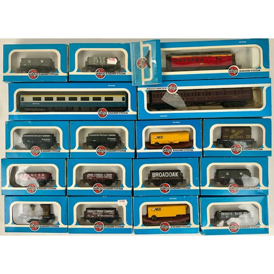 Airfix Railway System - A quantity of Airfix model railway b...