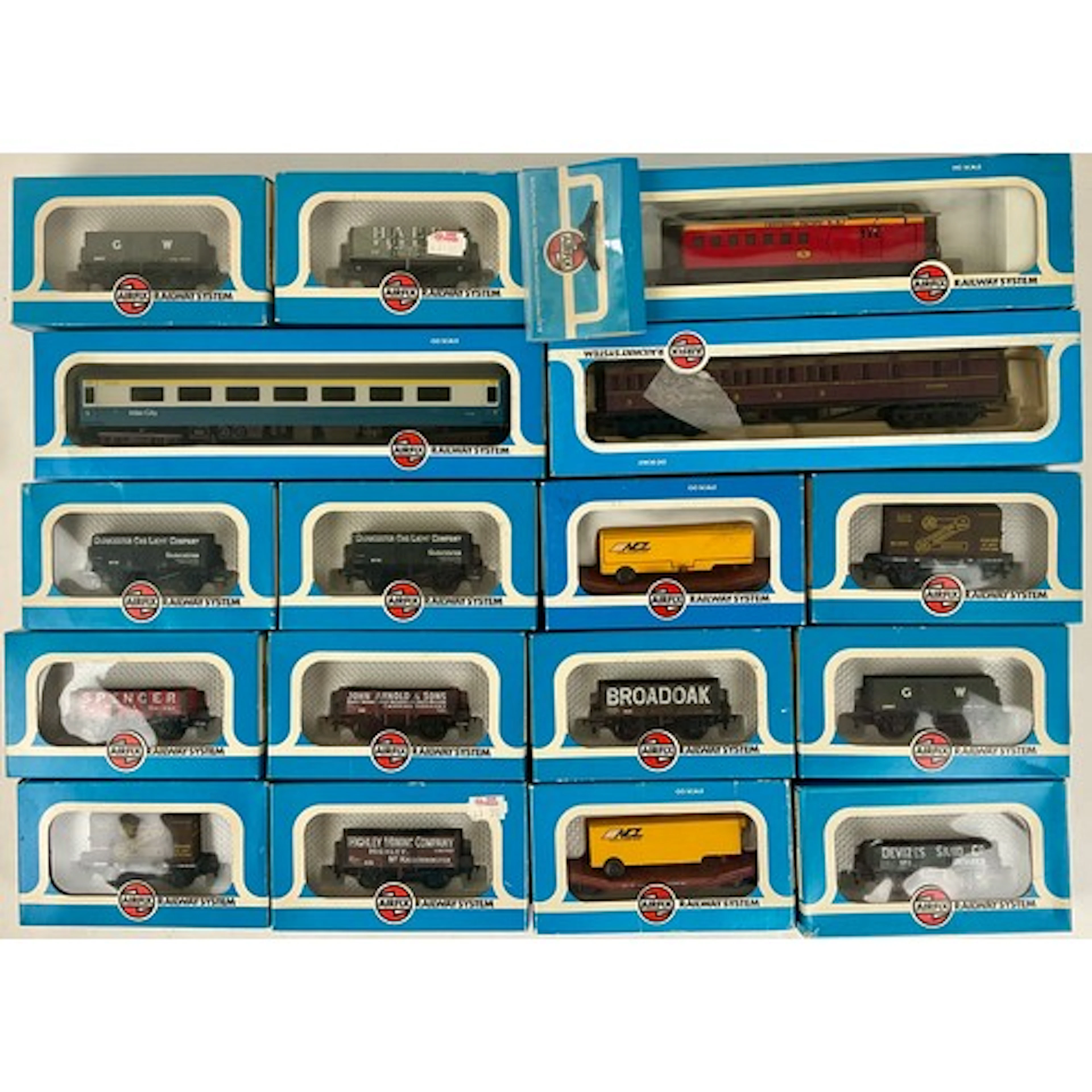 Airfix Railway System - A quantity of Airfix model railway b...