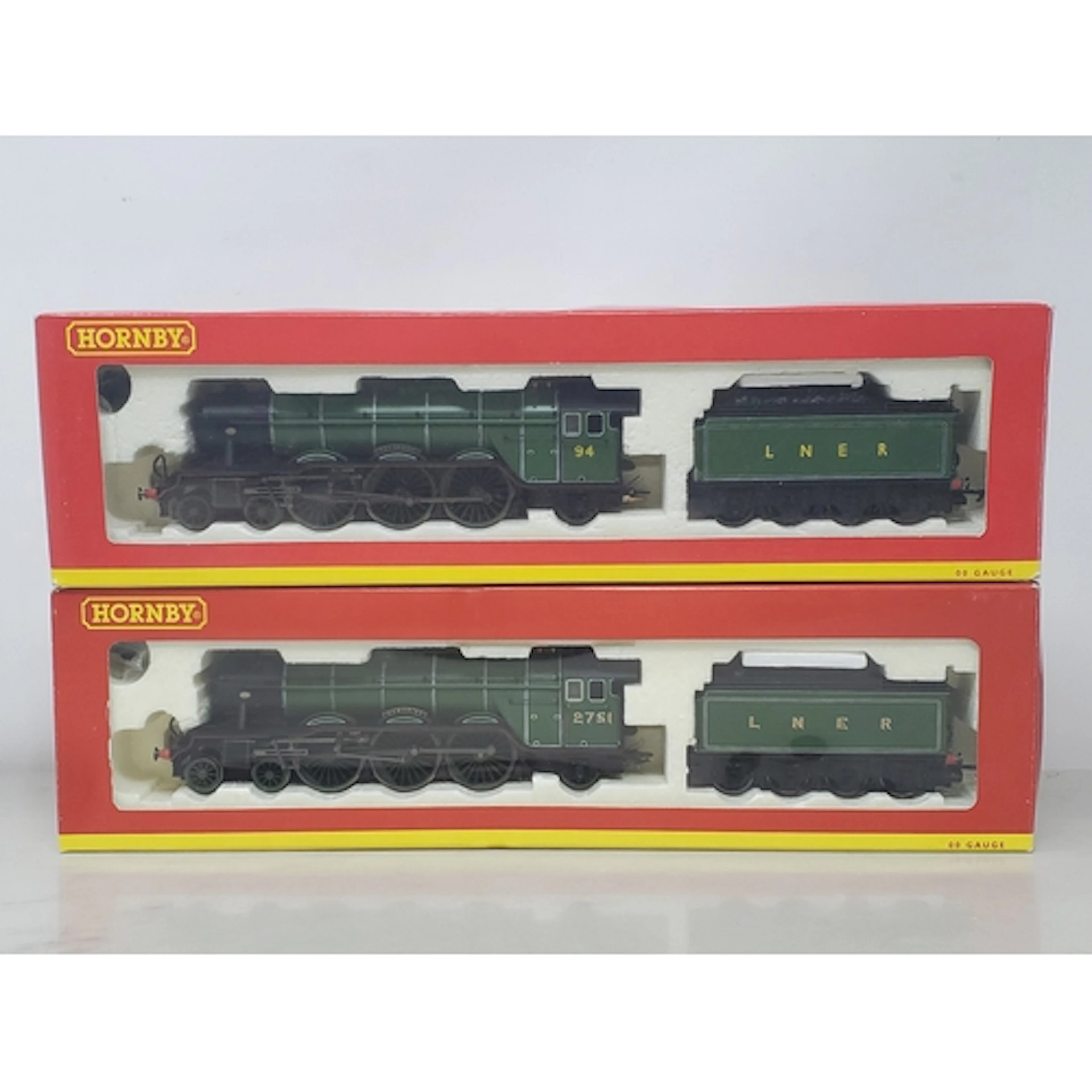 Two Hornby (China) LNER green 4-6-2 A3 Class steam Locomotiv...