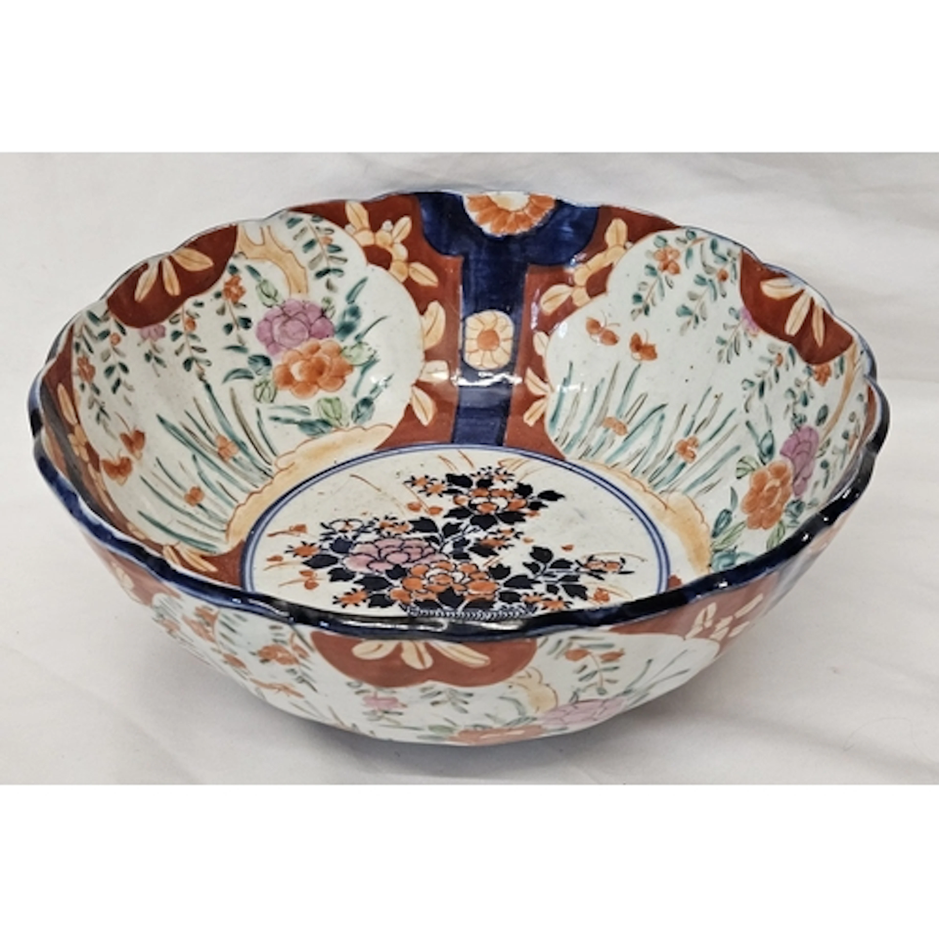 Japanese Imari Porcelain Bowl with scalloped rim decorated w...