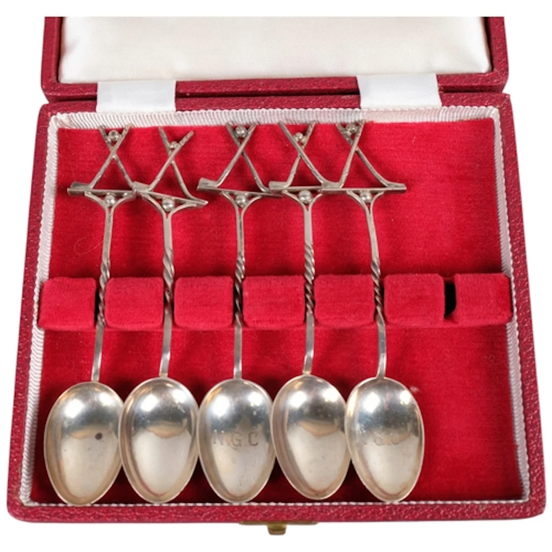 A set of 5 George V silver golfing teaspoons, Saunders & She...