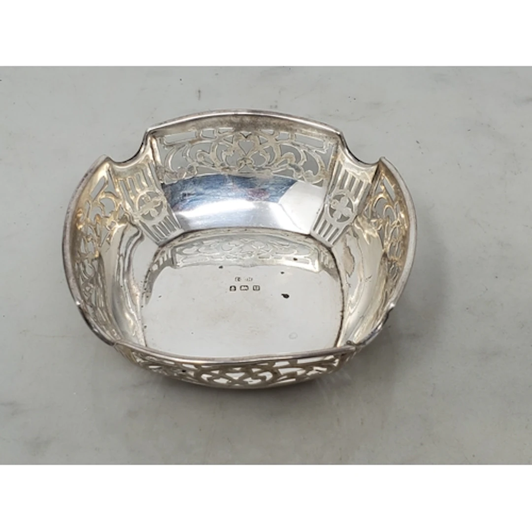 A George V silver pierced square Dish, Birmingham 1919, 64gm...